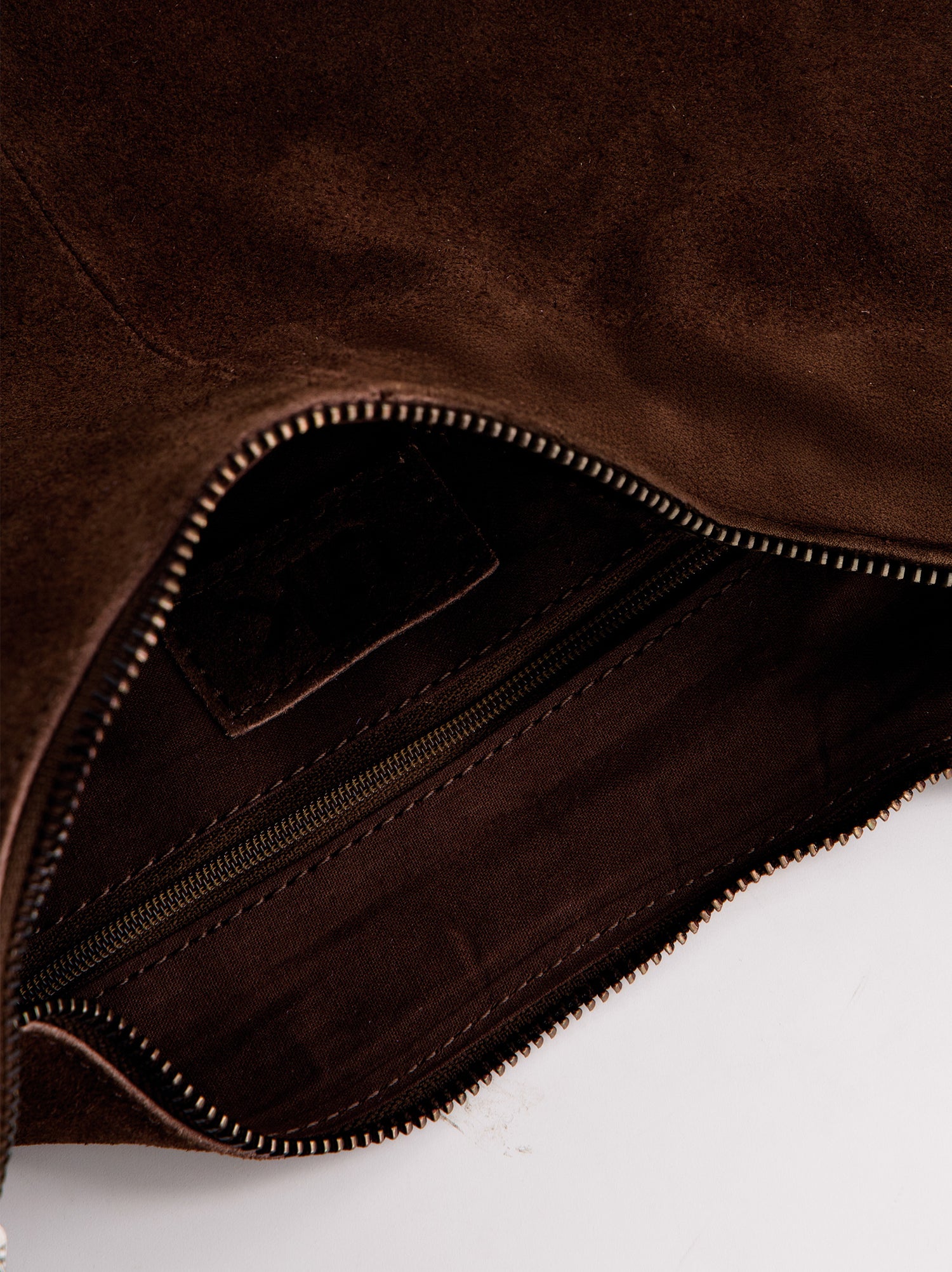 Bolso De Ante Marrón Con Herrajes Metálicos - Santa
