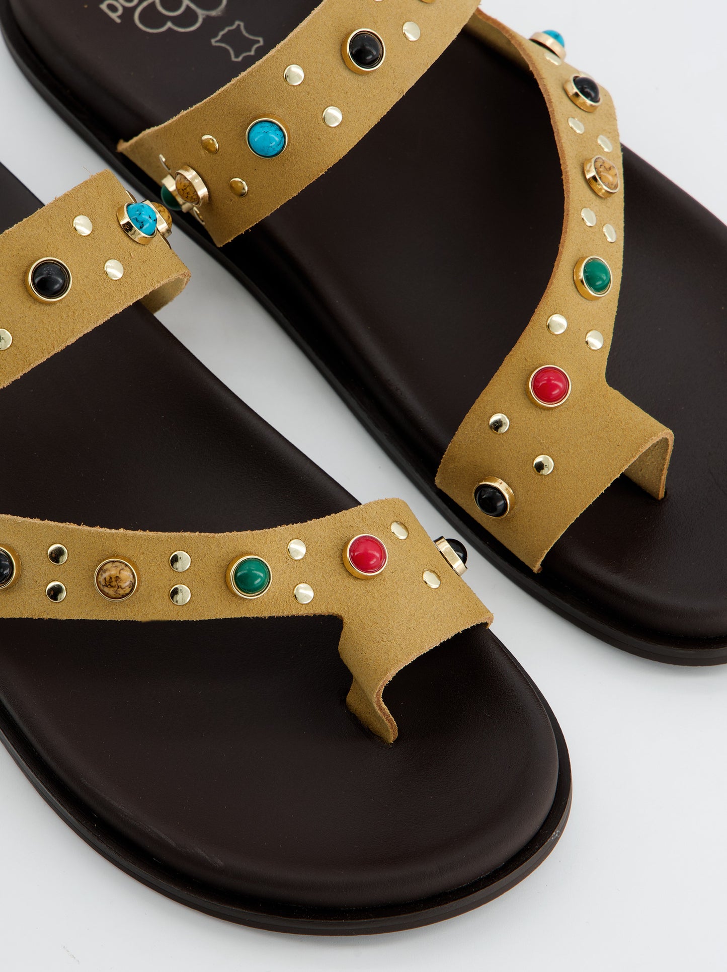 Sandalia Camel Con Piedras Decorativas - Porronet