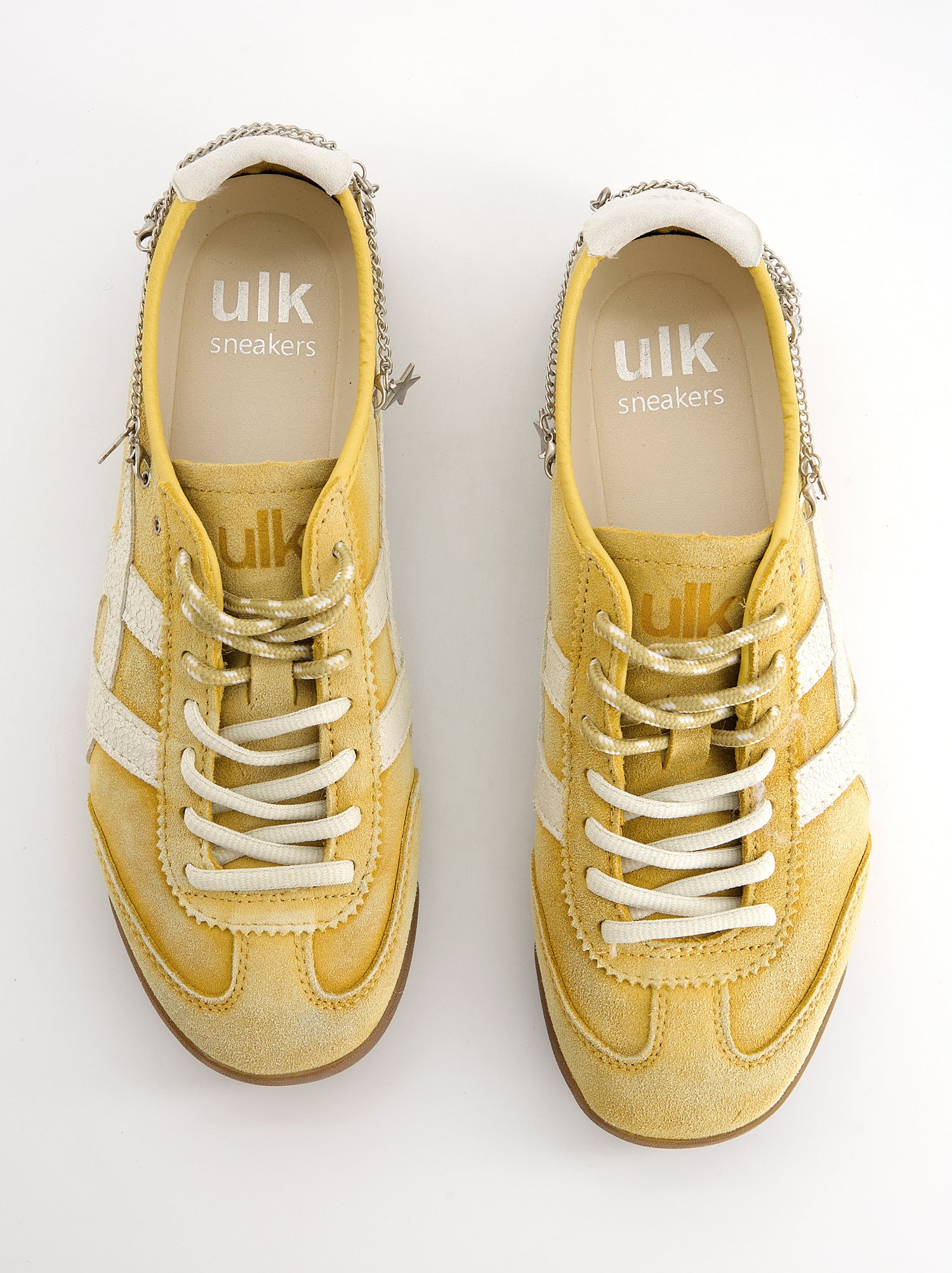 Zapatillas amarillas de ante vintage con charms - Onix