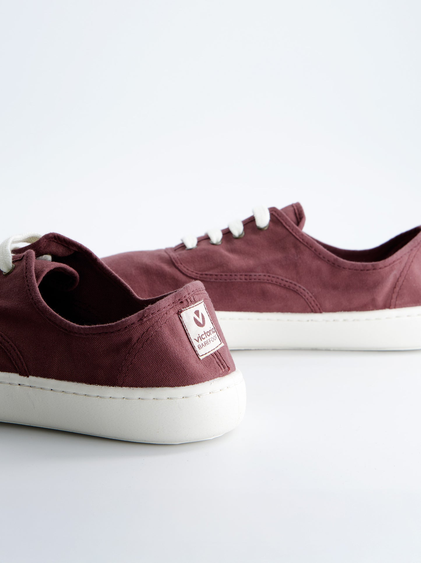 Zapatilla Victoria Barefoot Granate