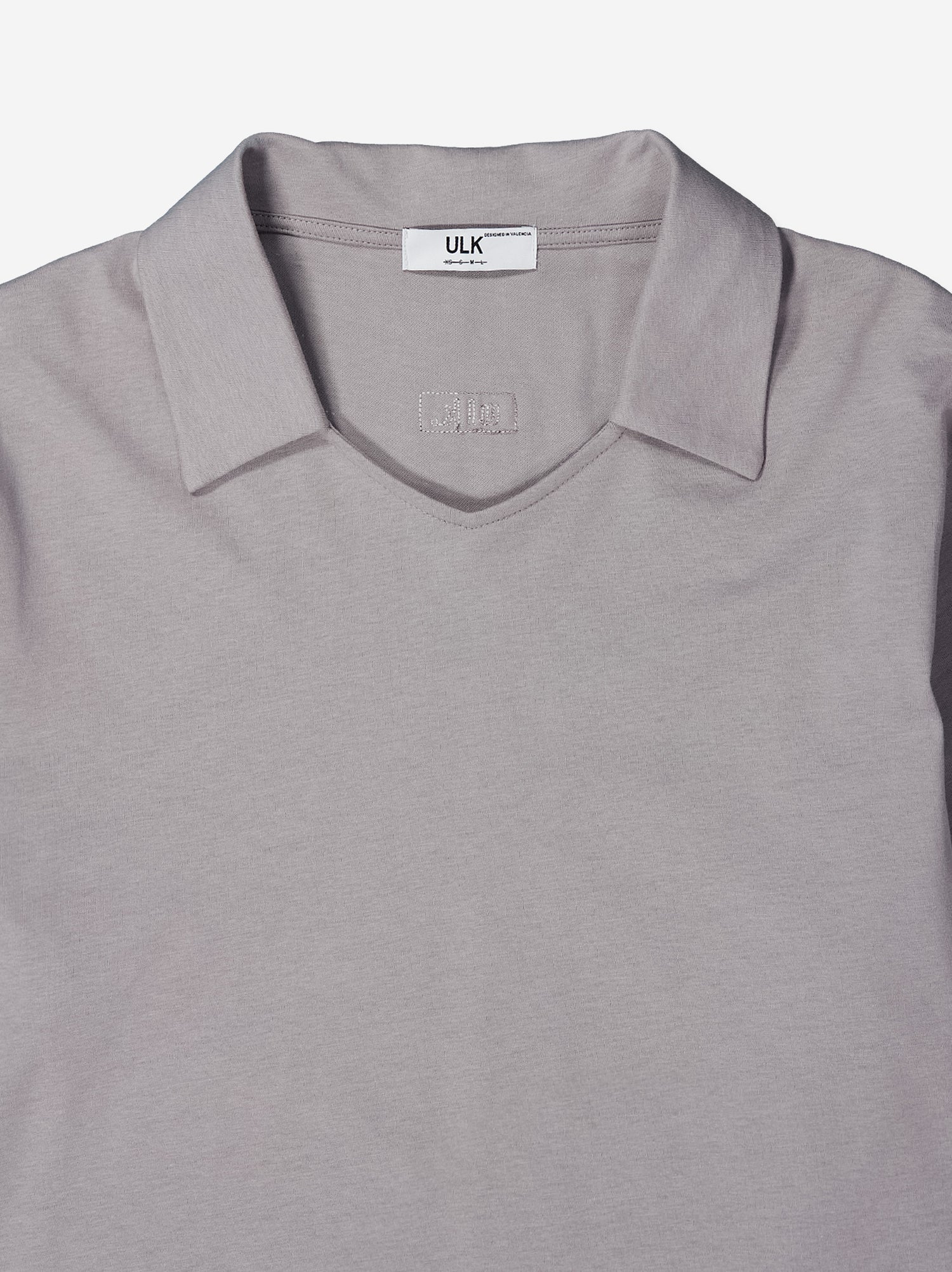 Polo gris claro de manga corta Detalle cuello - Inpol