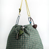 Bolso shopper técnico reversible con charm - JJ