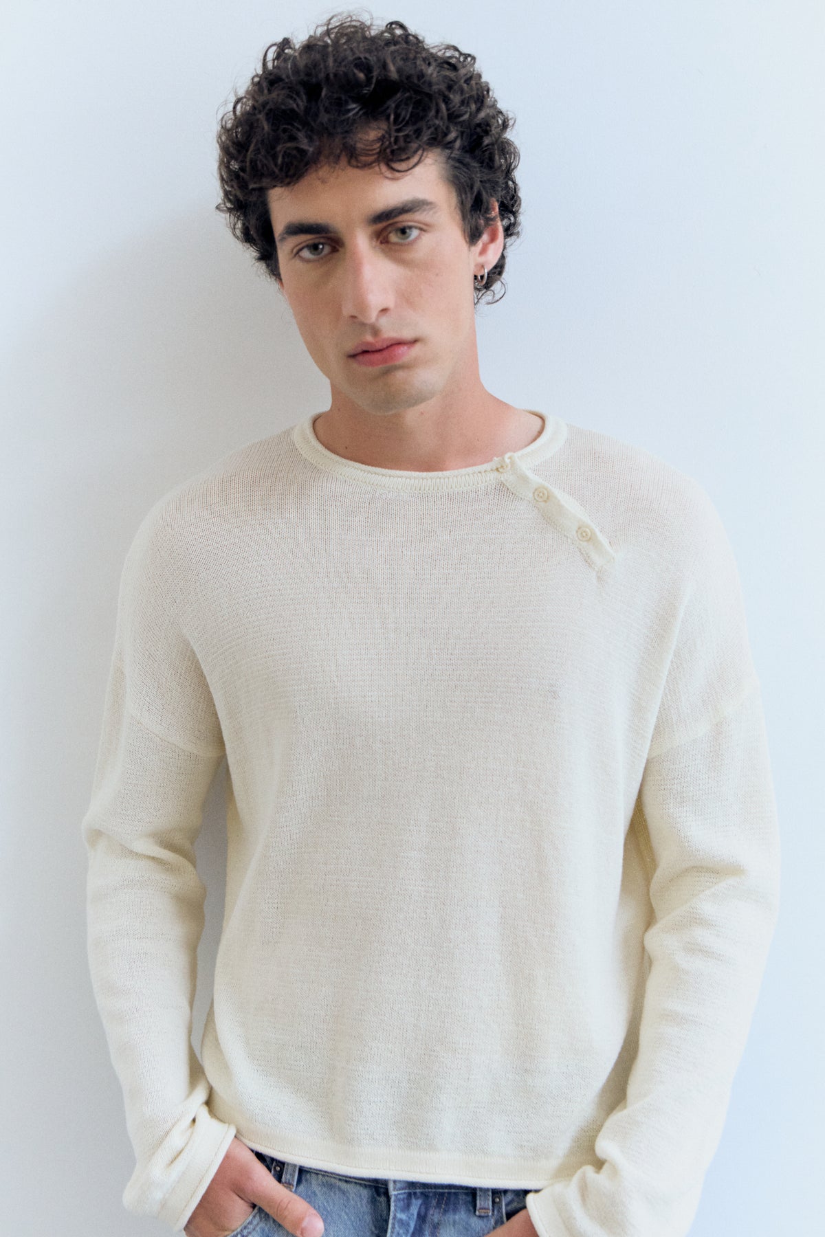 Knit jumper with asymmetrical neck fastening - Flud