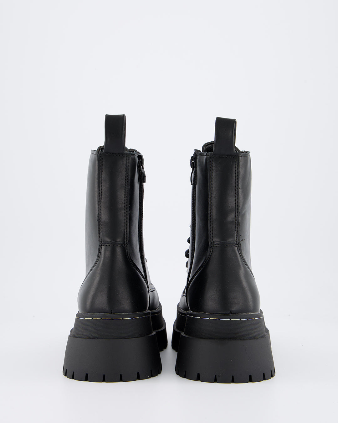 Ulanka Sidney - Botín militar