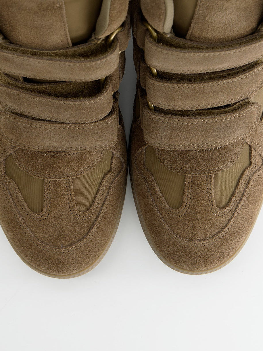 Zapatillas abotinadas con cuña en tono camel - Ohritta