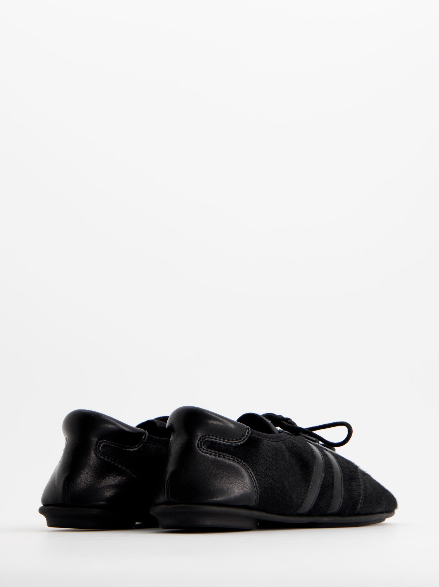 Zapatillas negras de pelo - ULK Lia