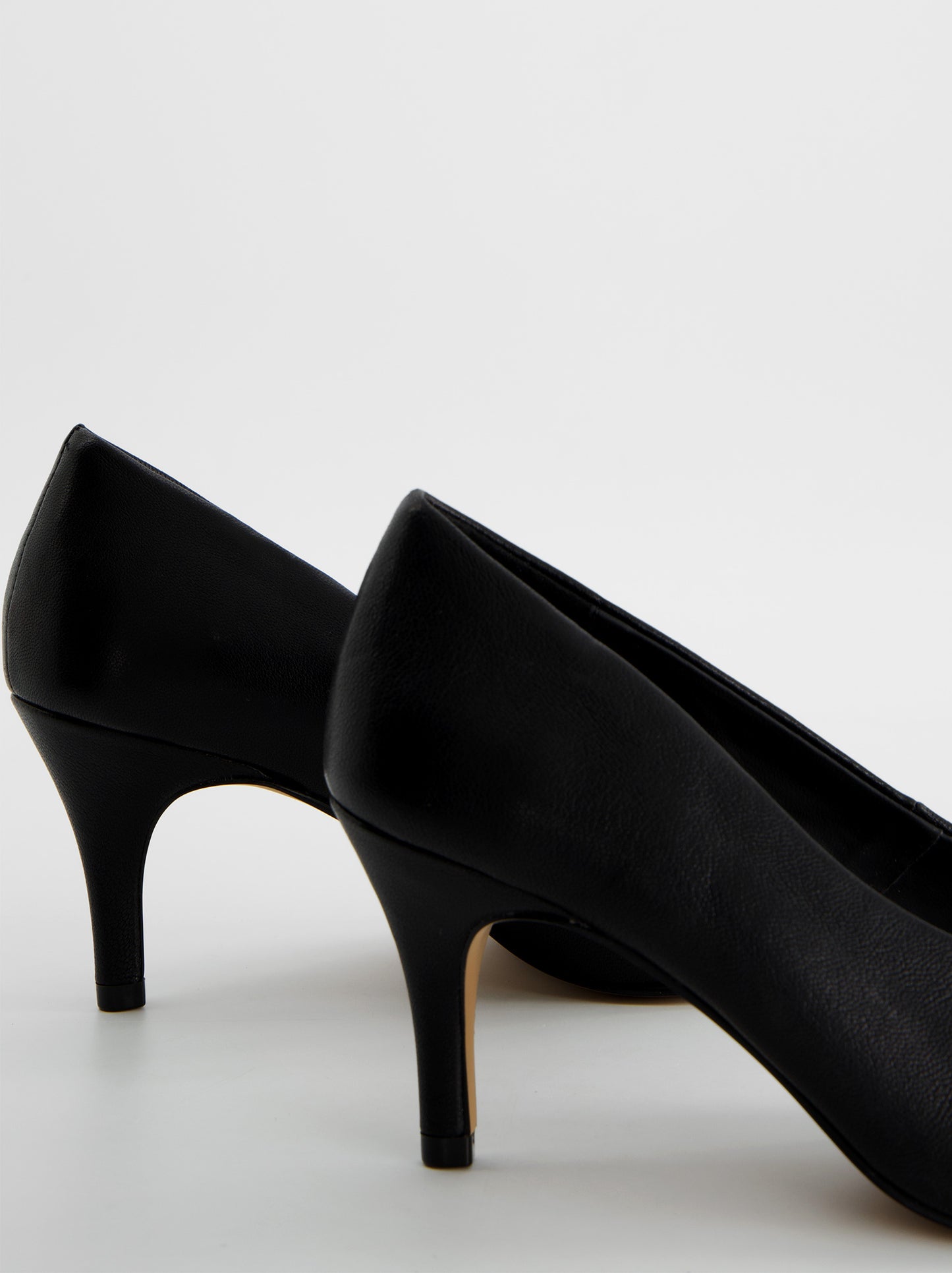 Zapato de tacón negro - Hangisi