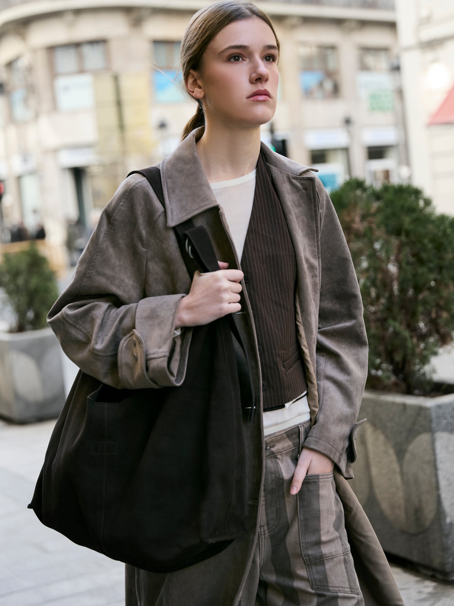 Bolso hobo de ante marrón - Carmeneta