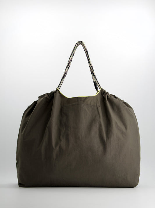 Bolso tote de nylon con charms - Merly