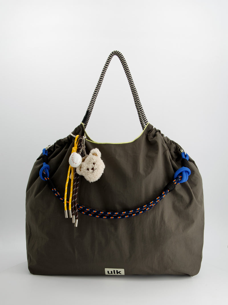 Bolso tote de nylon con charms - Merly
