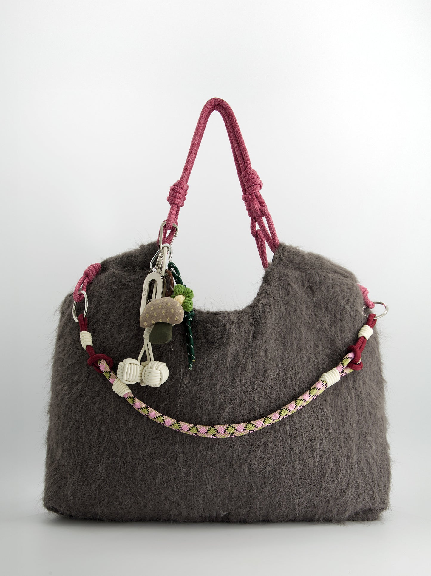 Bolso tote de pelo con charms - Fuzzy