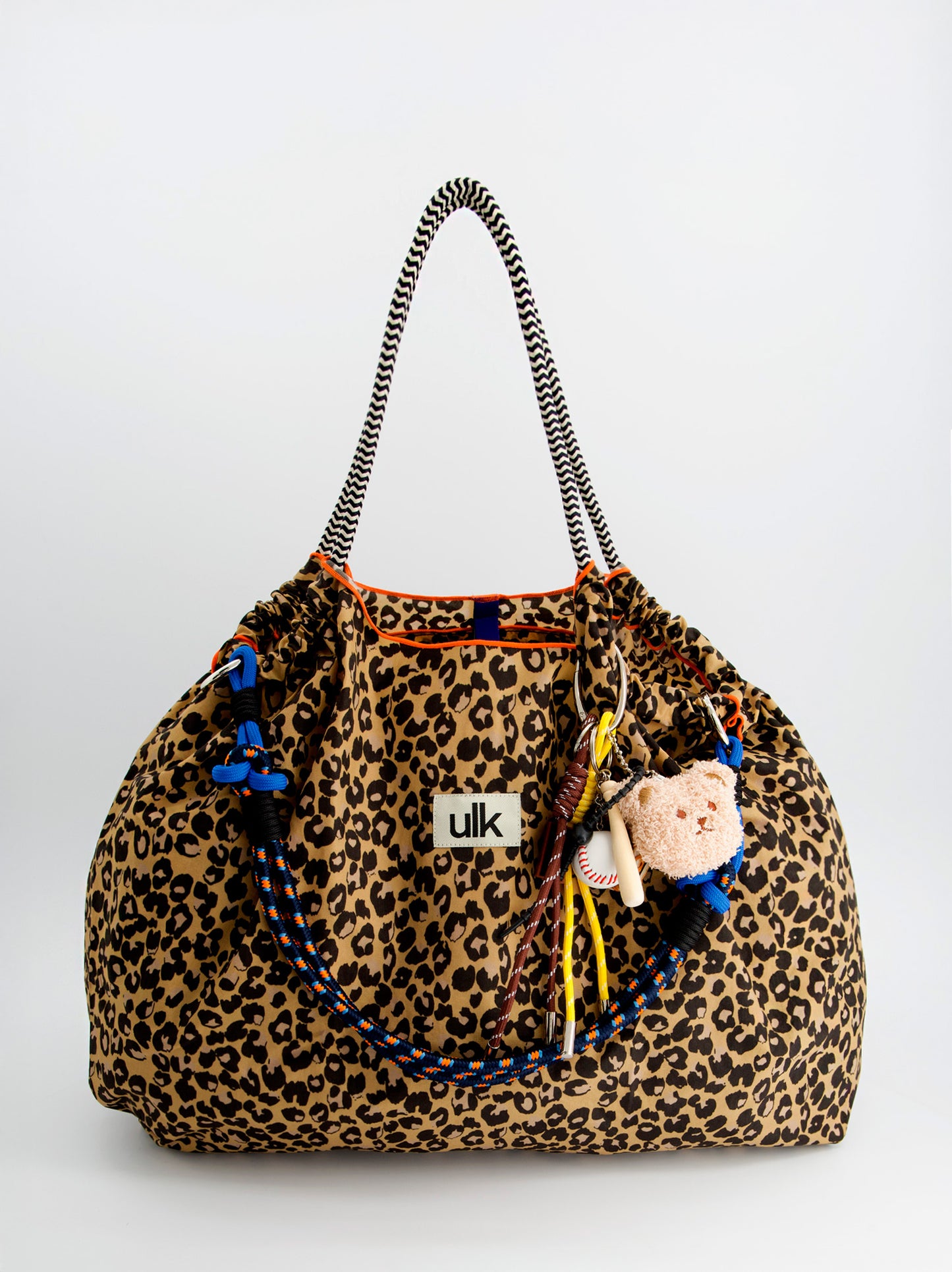 Bolso tote de nylon con charms - ULK Merly