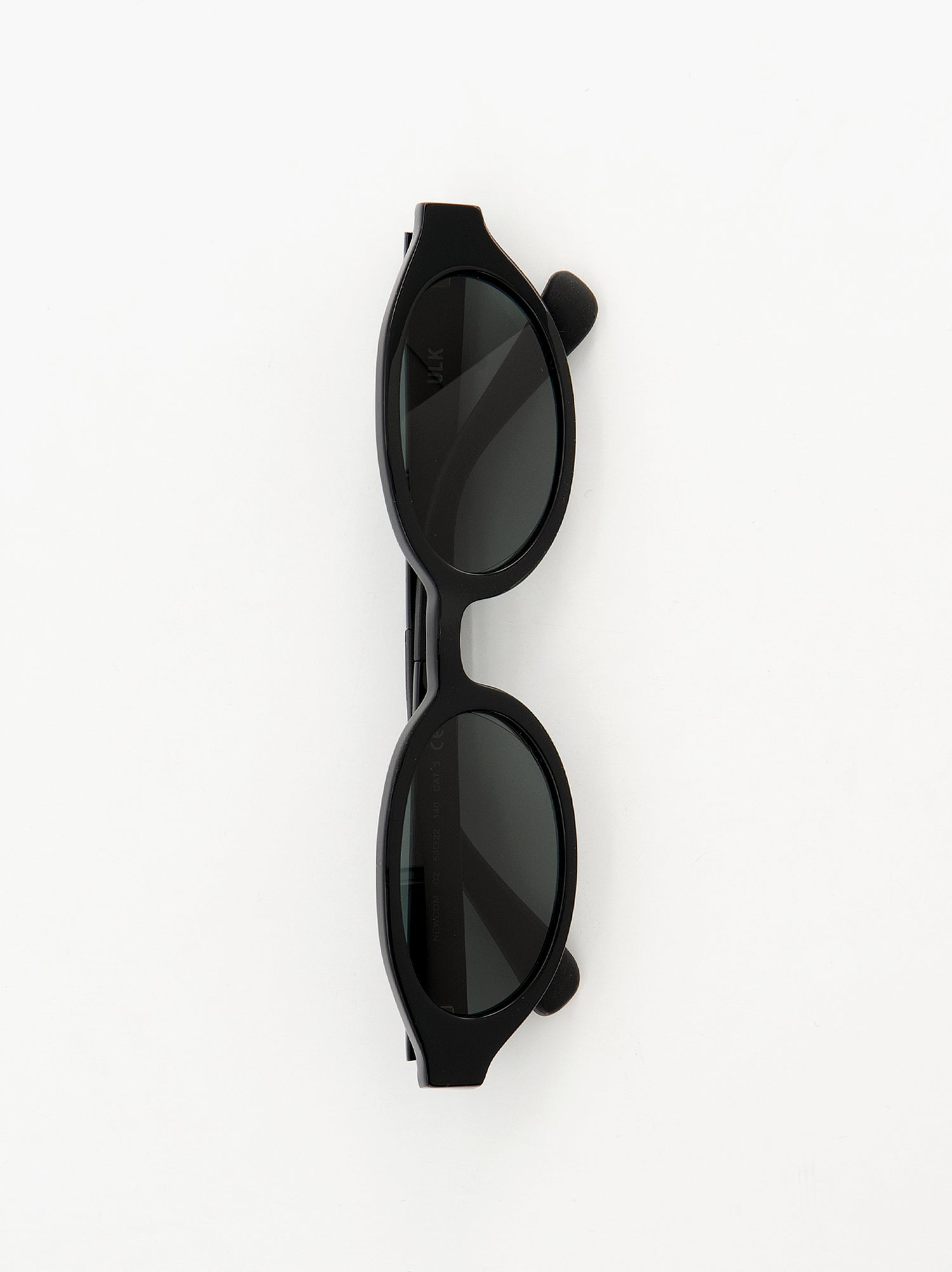 Gafas de sol ovaladas negras con lente verde - Newcom