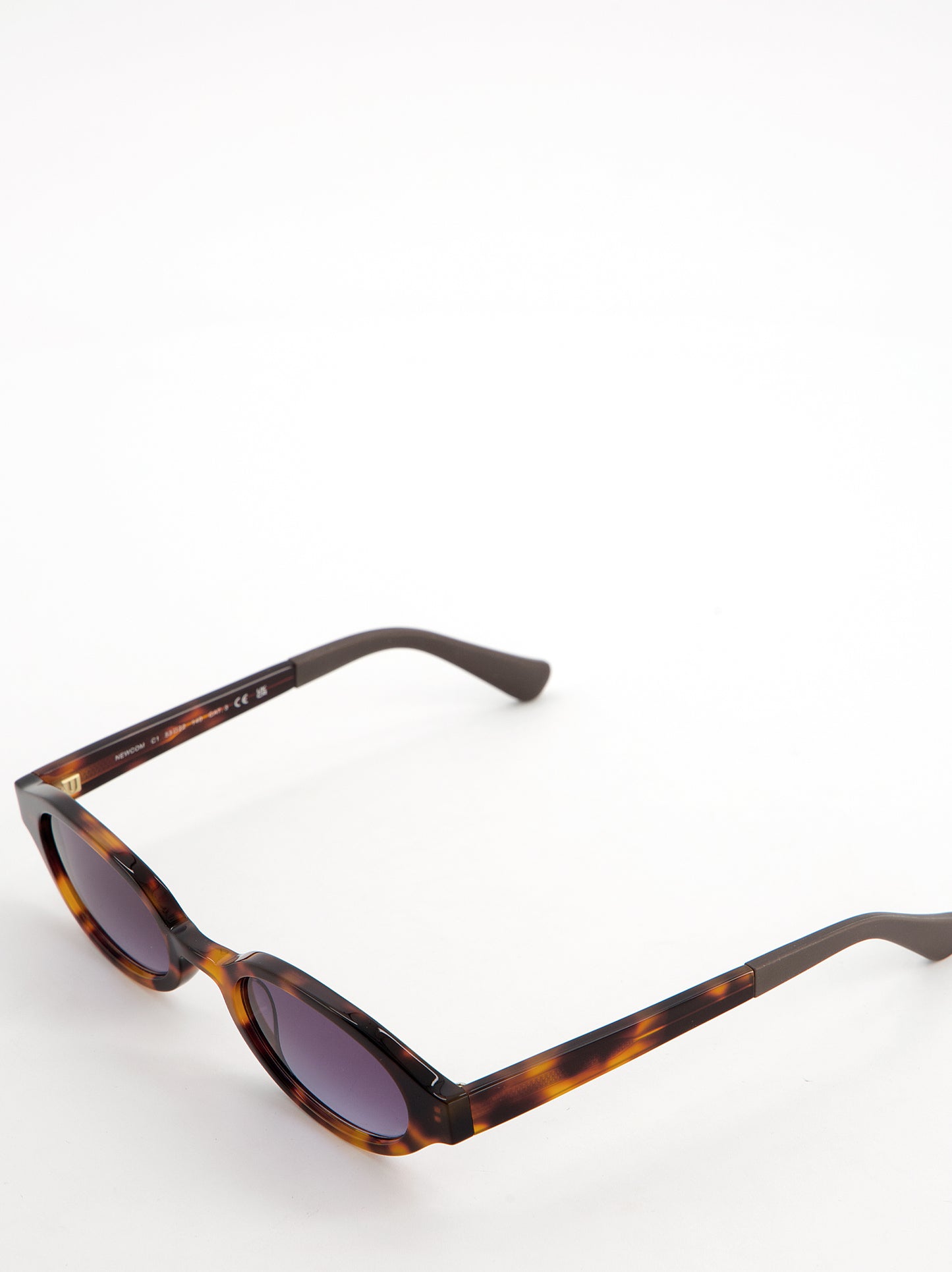 Gafas de sol ovaladas carey con lente lila - Newcom