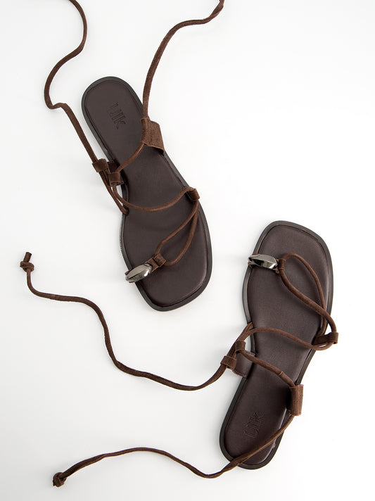 Sandalias de tiras en ante con pieza metálica - Zura