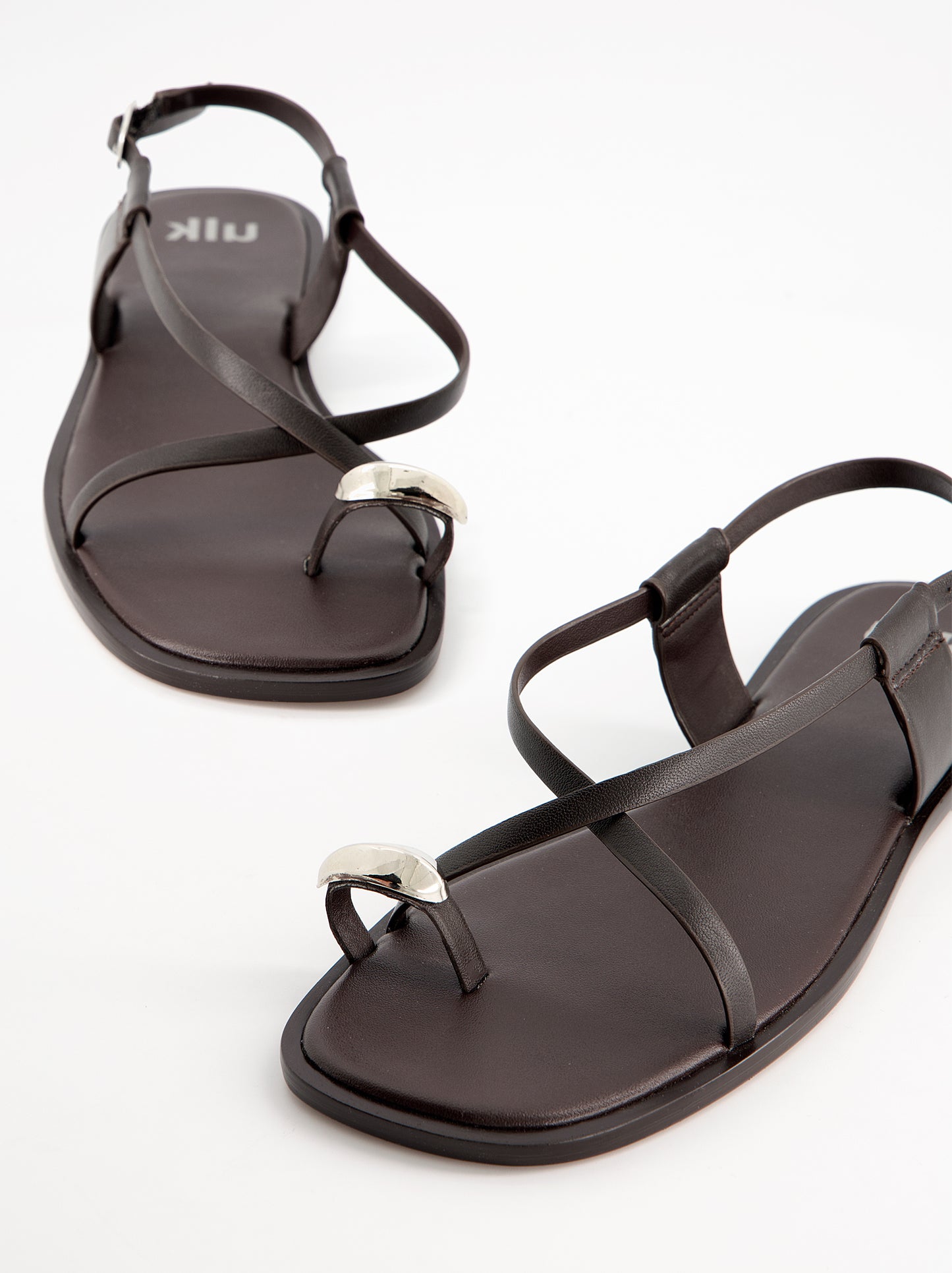 Sandalias de tiras en piel - Ossy