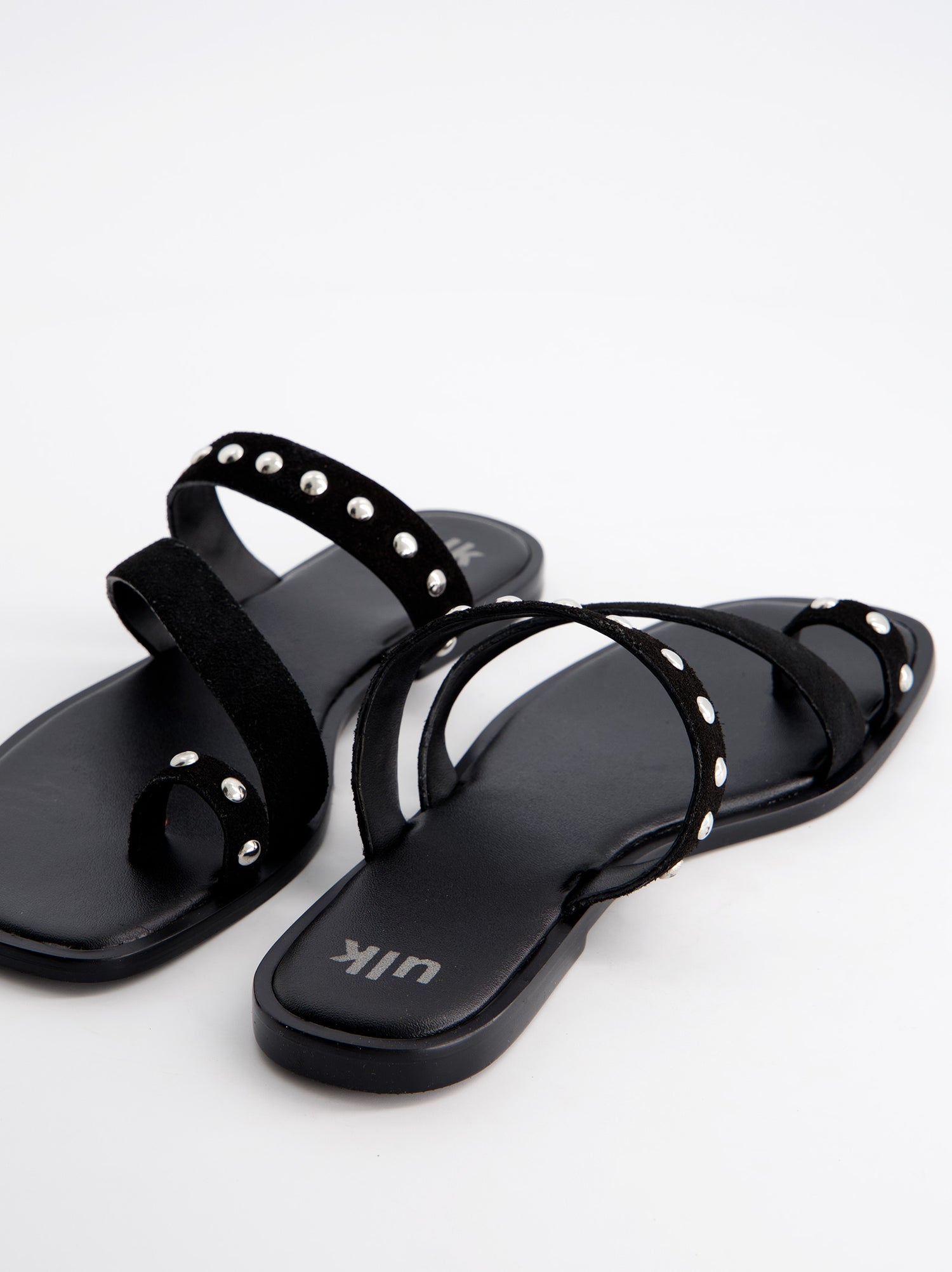 Sandalias negras depiel con tachuelas - Barroca