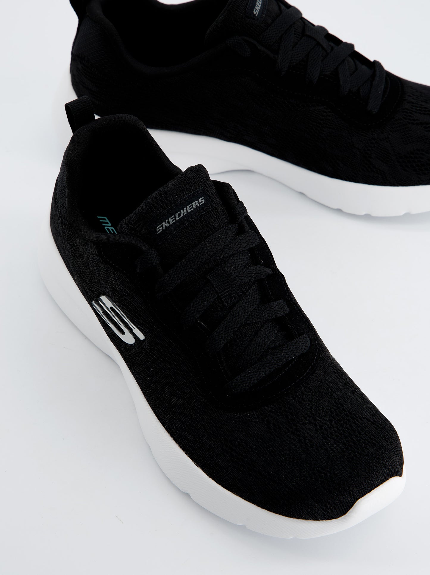 Skechers Deportivas Negras Con Suela Blanca