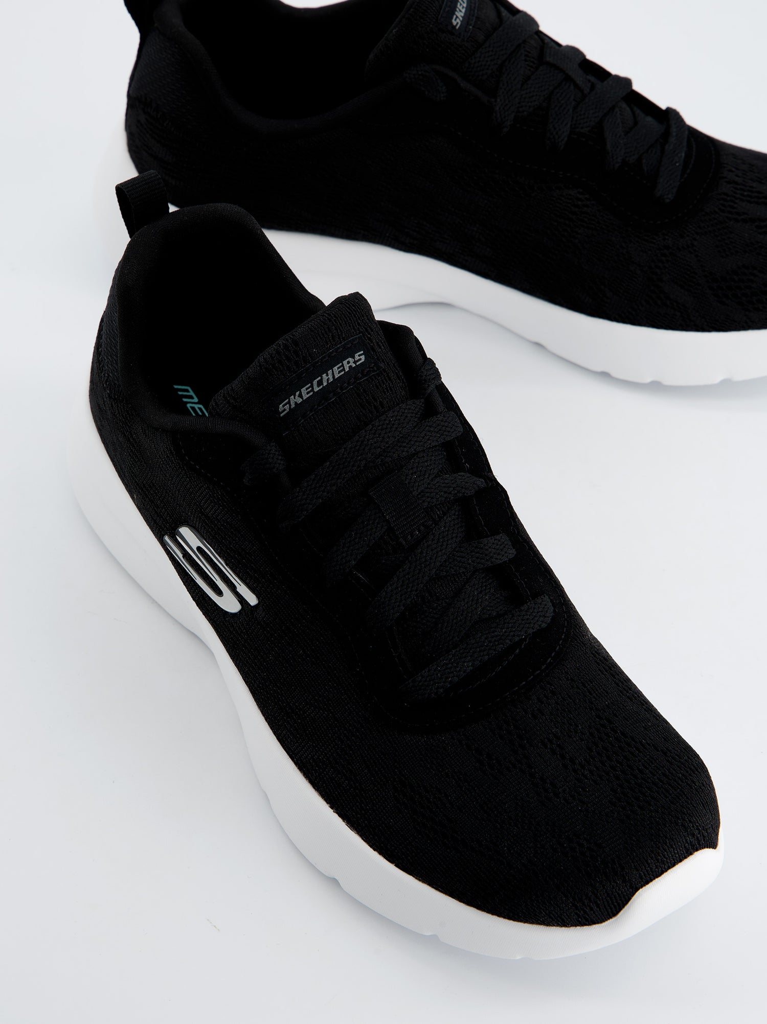 Skechers Deportivas Negras Con Suela Blanca