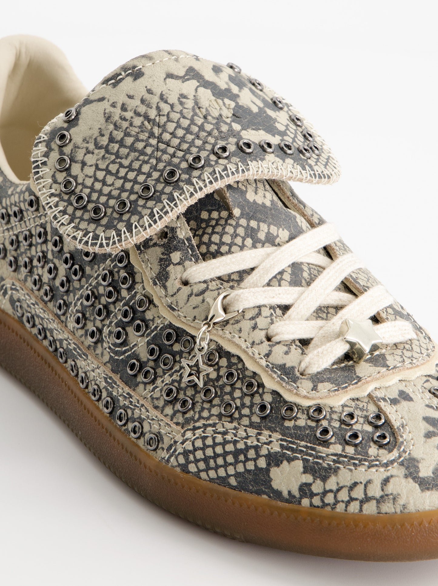 Zapatillas animal print con ojales metálicos - Chile