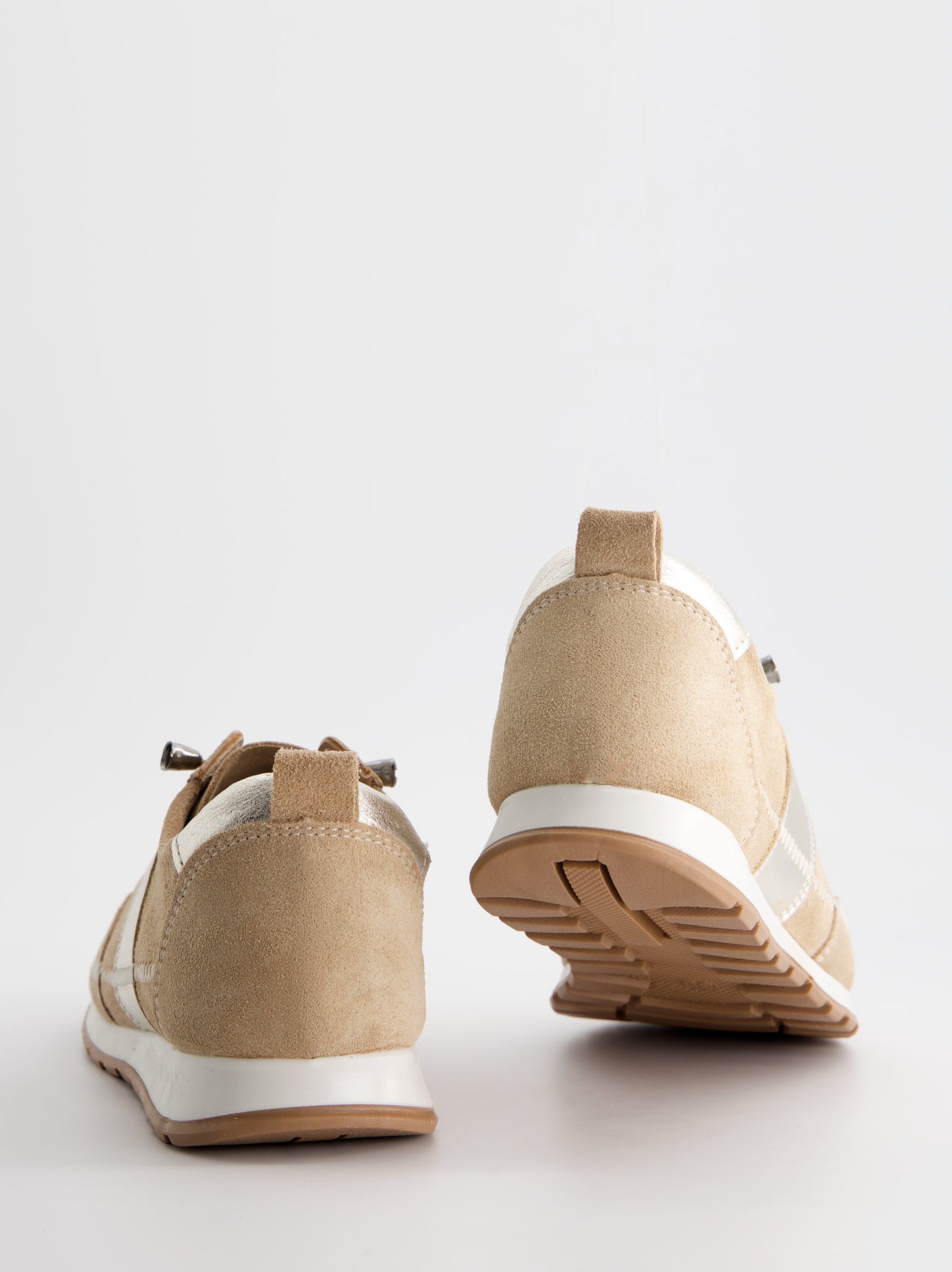 Zapatillas en ante con cordones elásticos - 032 004