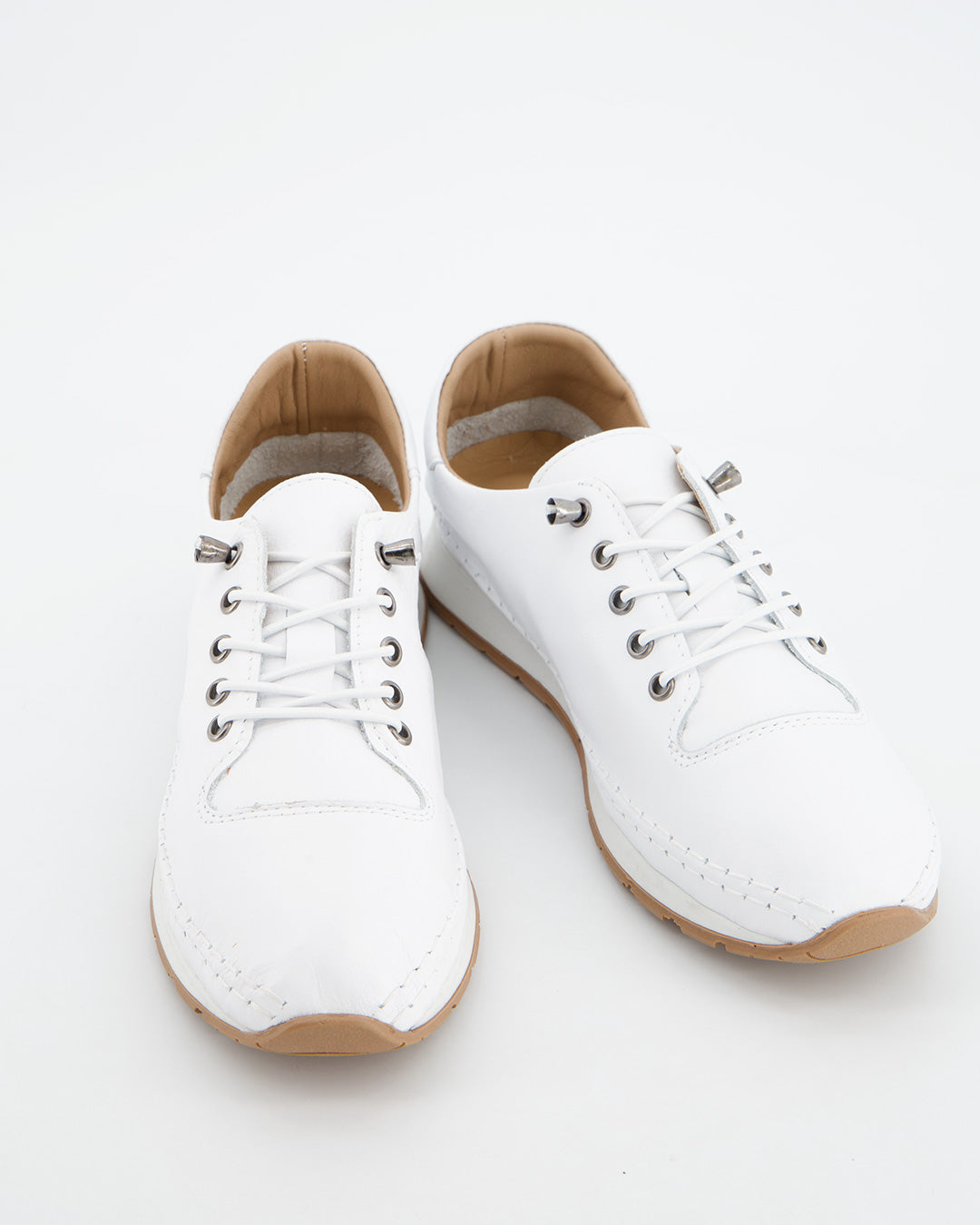 Zapatillas blancas en piel con cordones elásticos  032 001