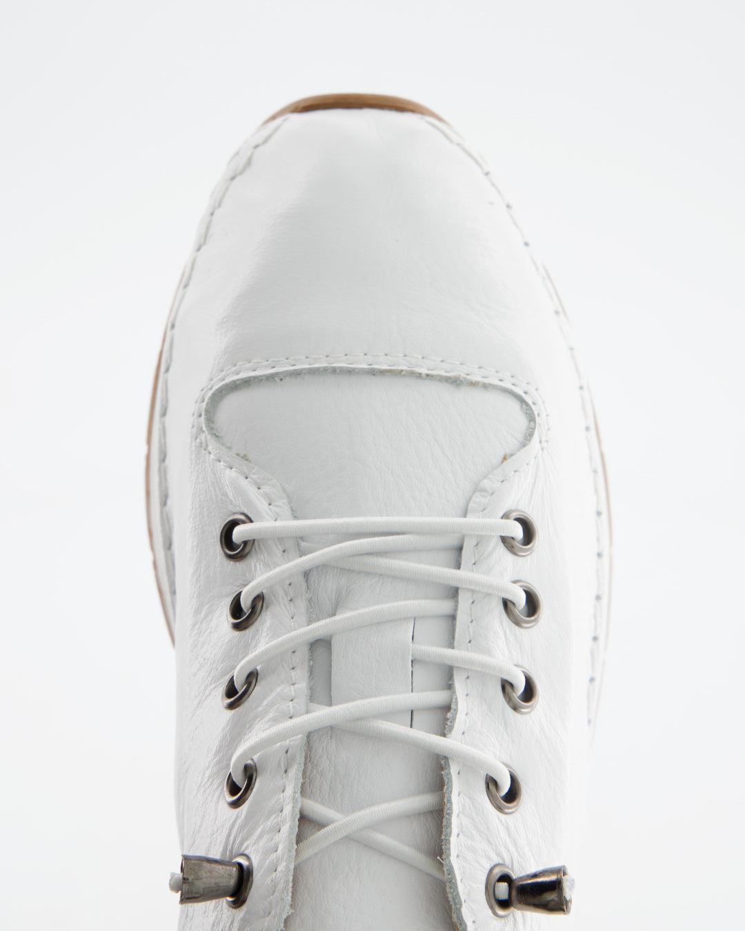 Zapatillas blancas en piel con cordones elásticos  032 001