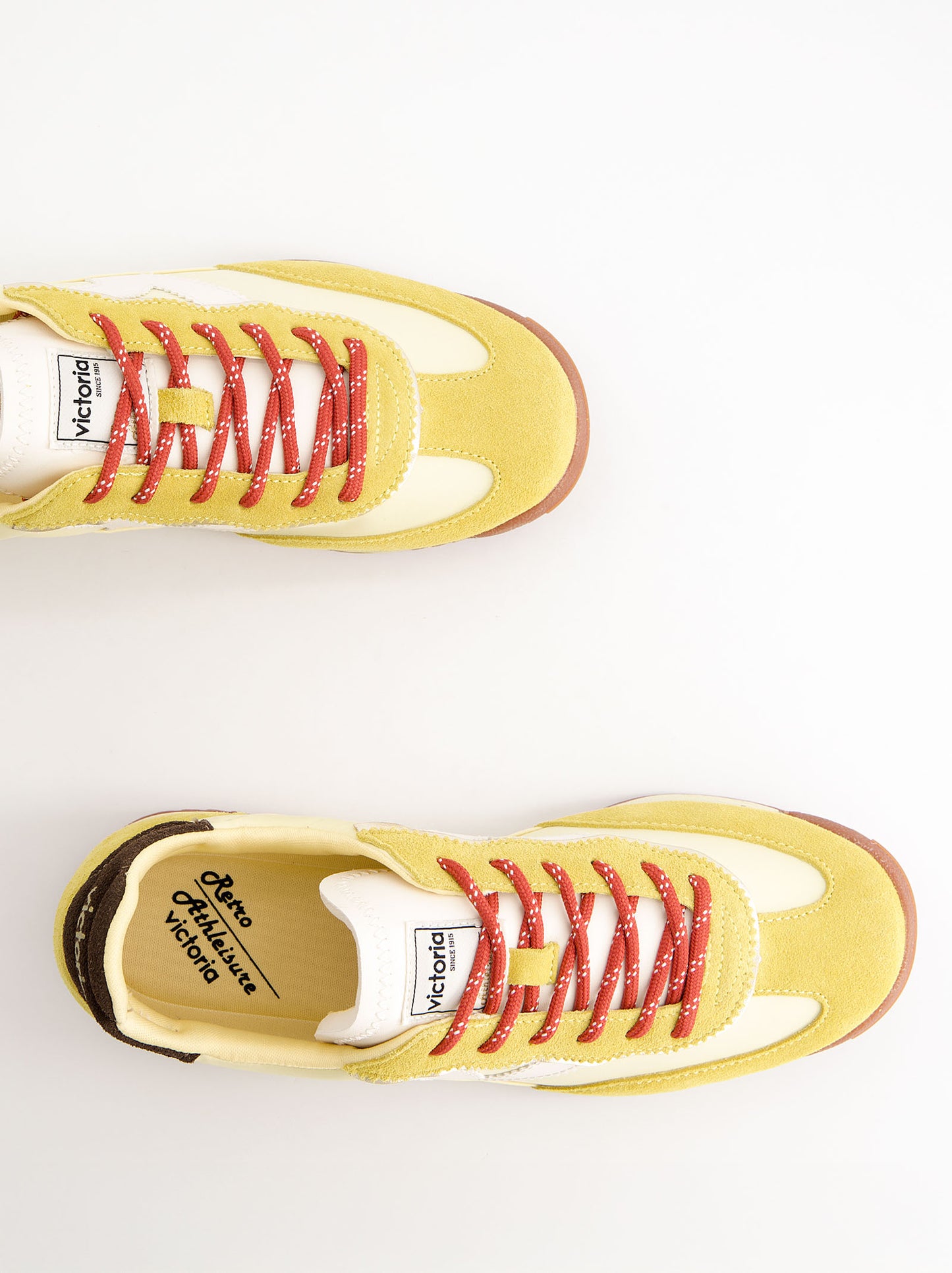 Zapatillas deportivas retro detalles ante - Victoria Saturno