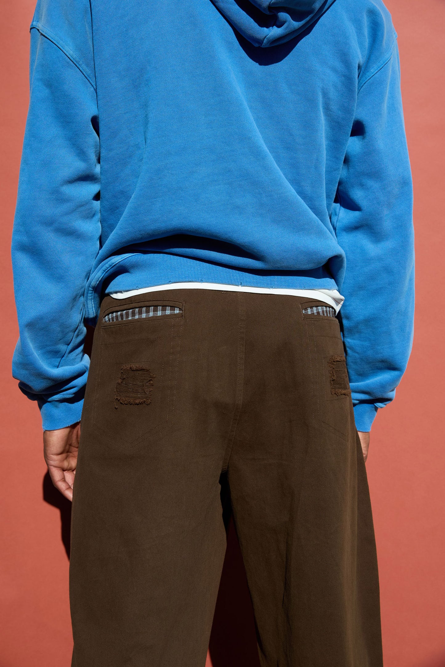 Pantalones relaxed fit con detalles de roturas Rouchy