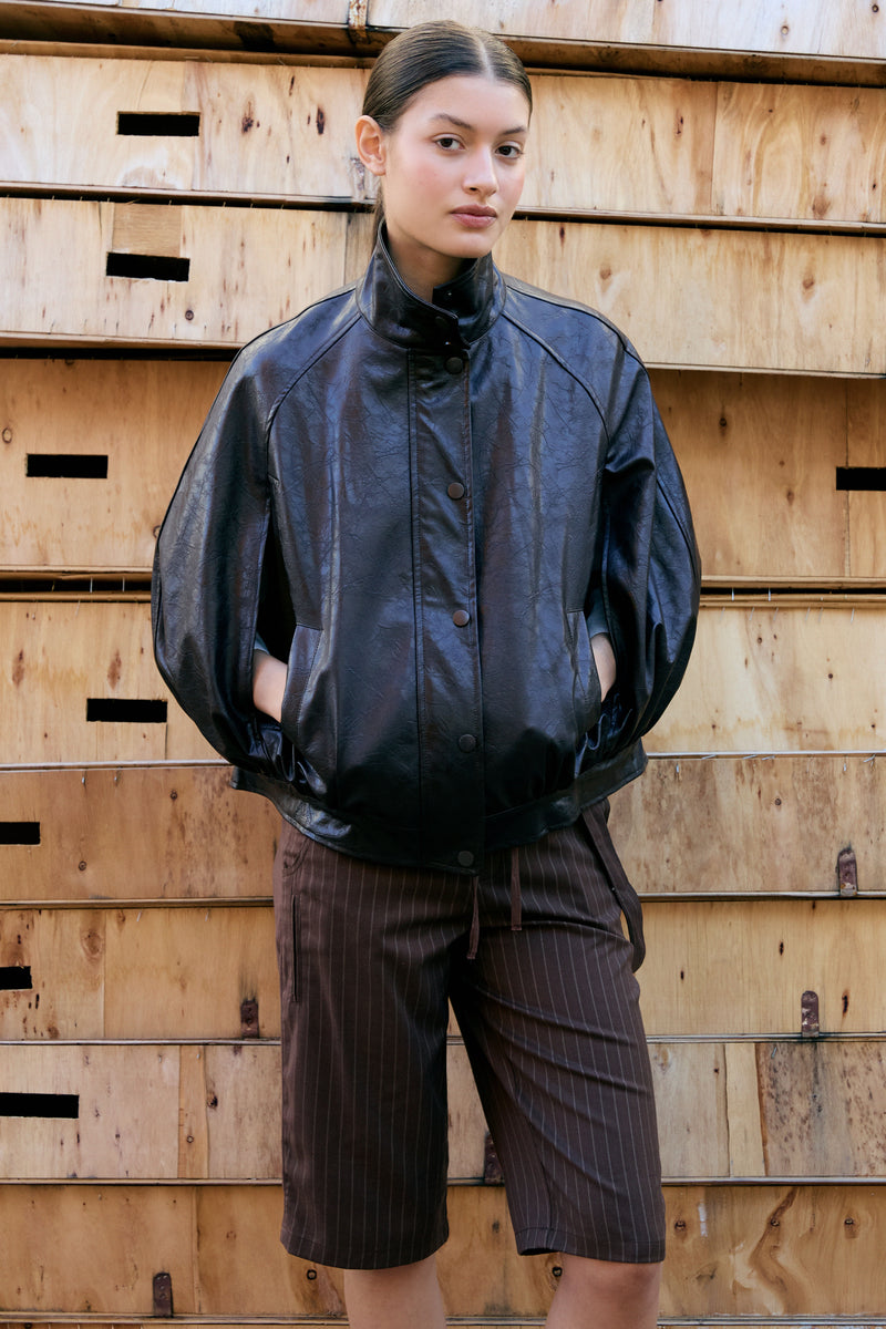 Pinstripe Bermuda shorts with side stripe - Iria