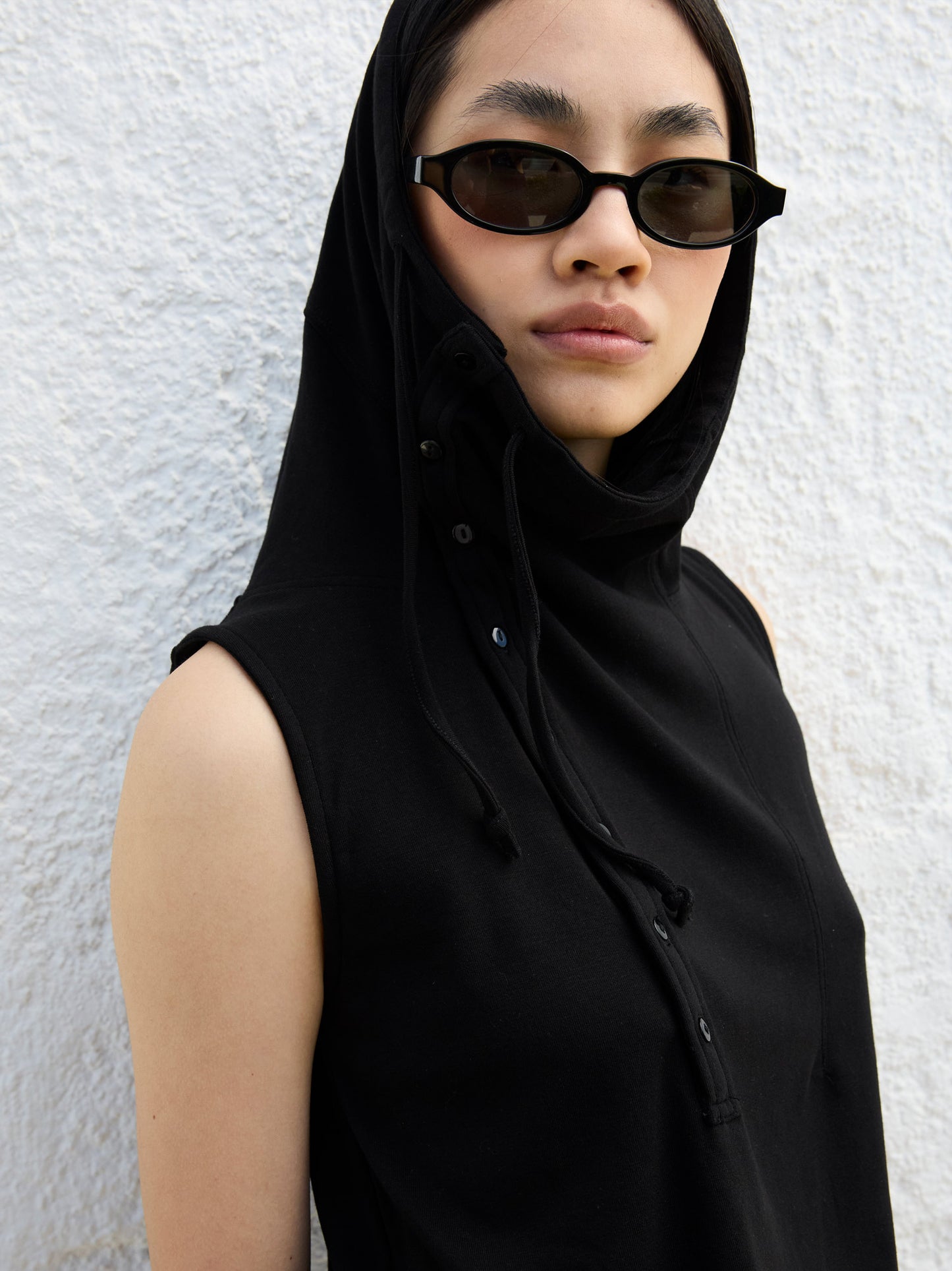 Newcom - Black Oval Sunglasses with Green Lenses