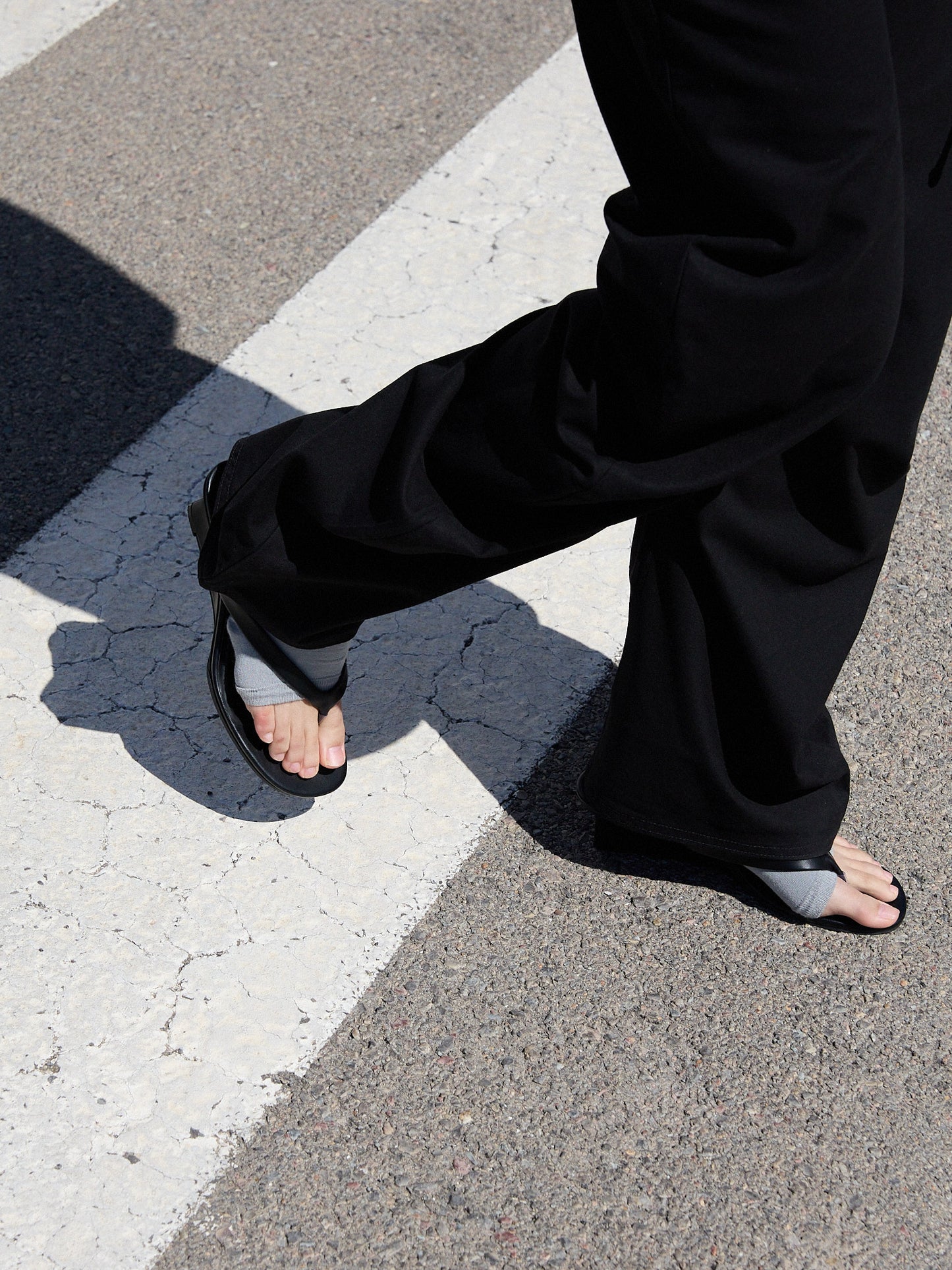 Pantalón pernera curva negro - Jones
