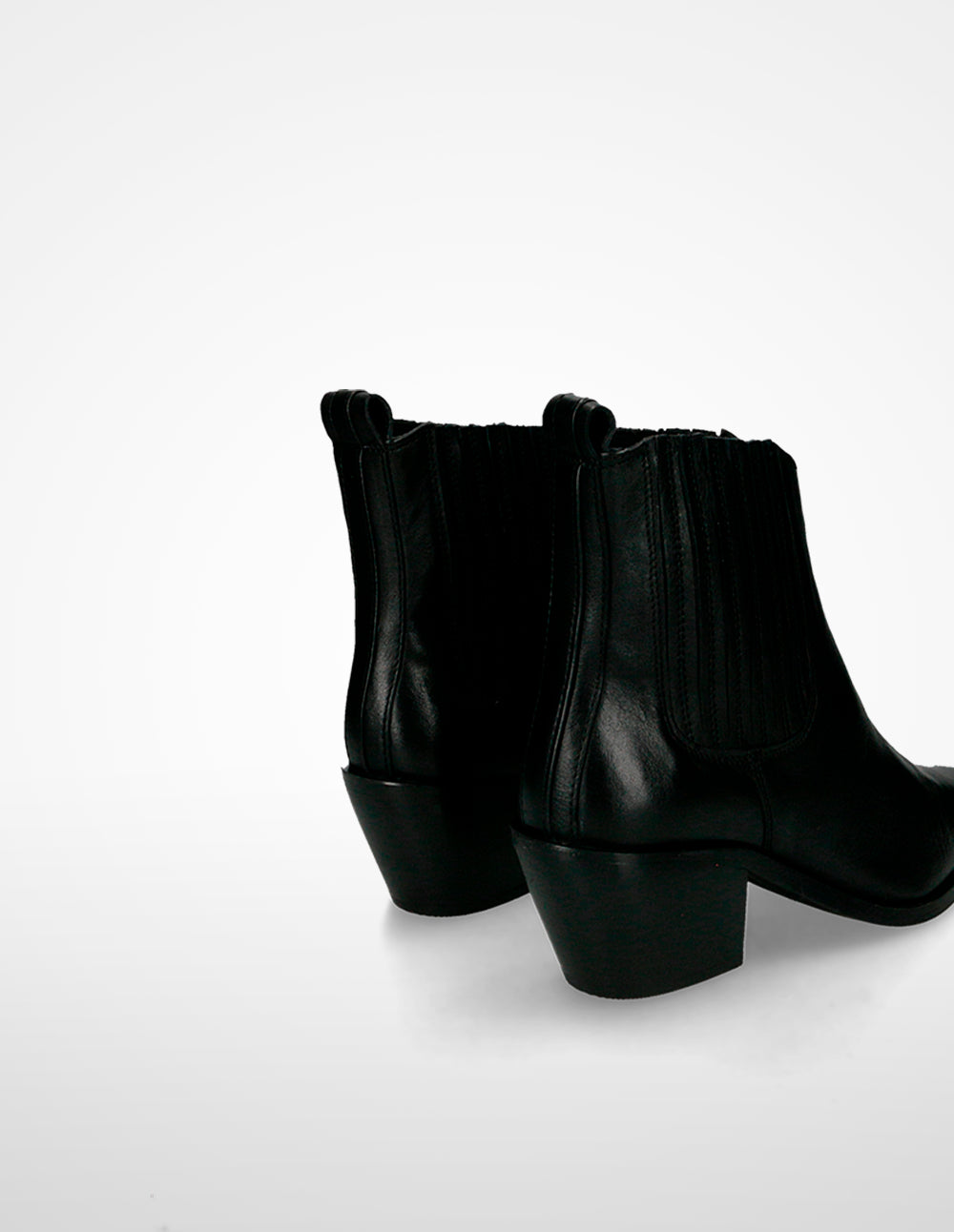 Essentials by Ulanka Shari – Botines Cowboy