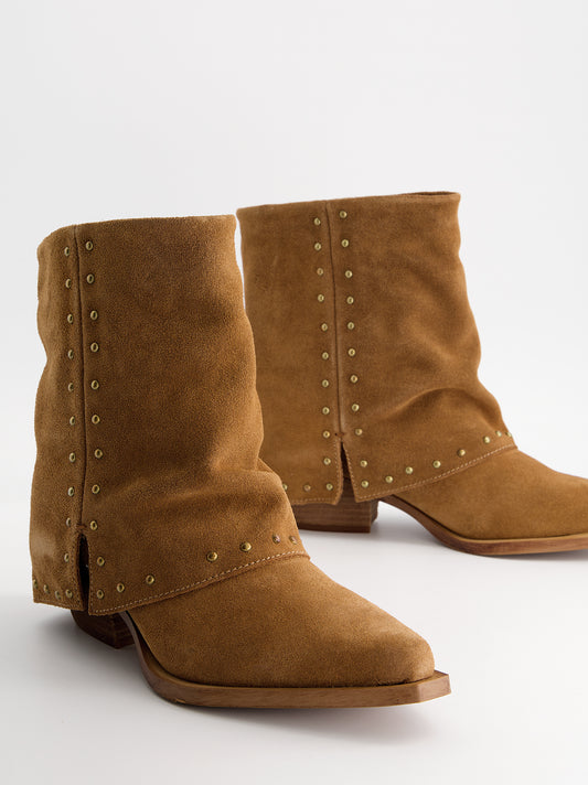 Botines cowboy de ante con tachuelas - Conar