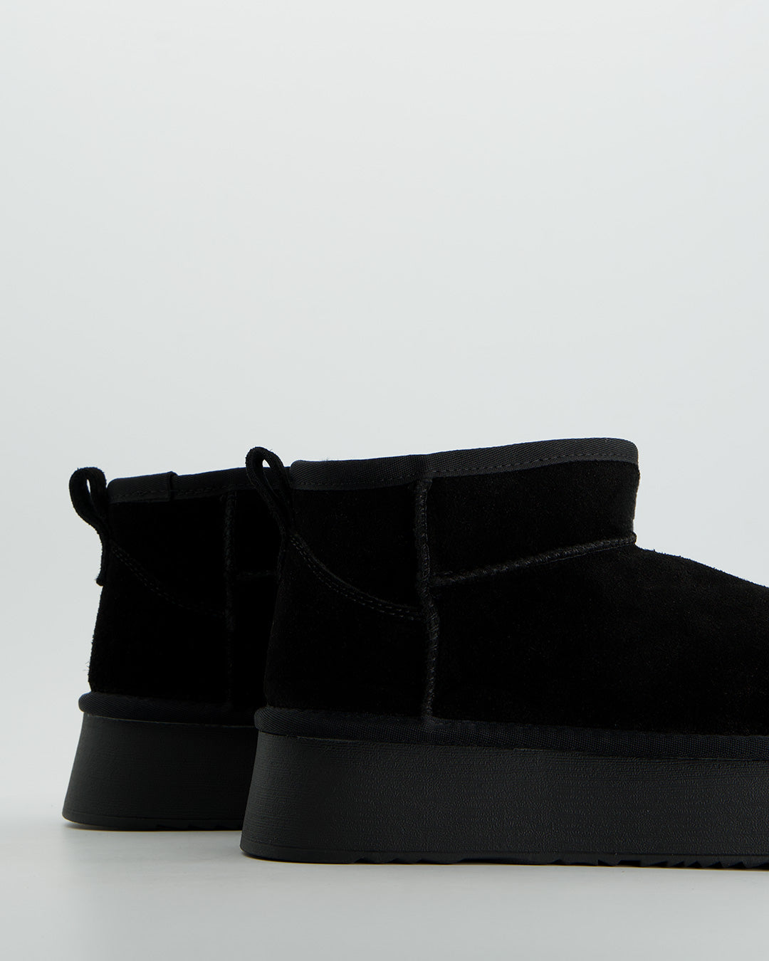 Earth by Ulanka Miwa - Platform furry ankle boots