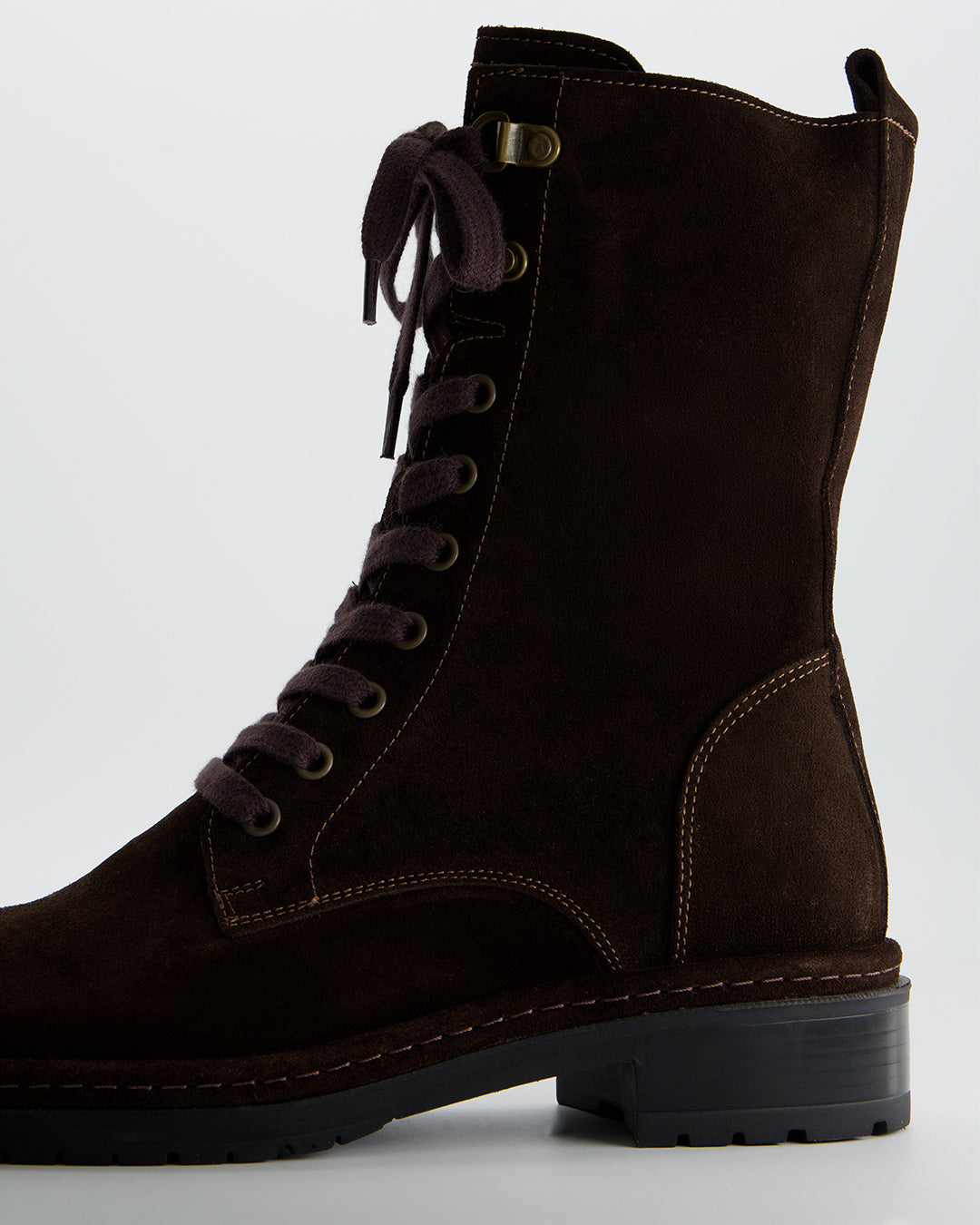 Botas militares de ante marrón con cordones