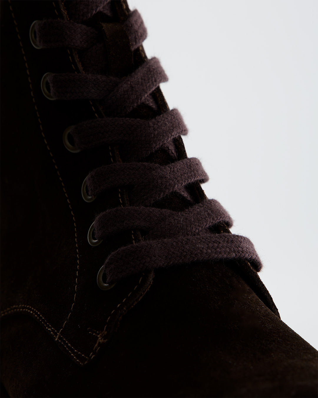 Botas militares de ante marrón con cordones