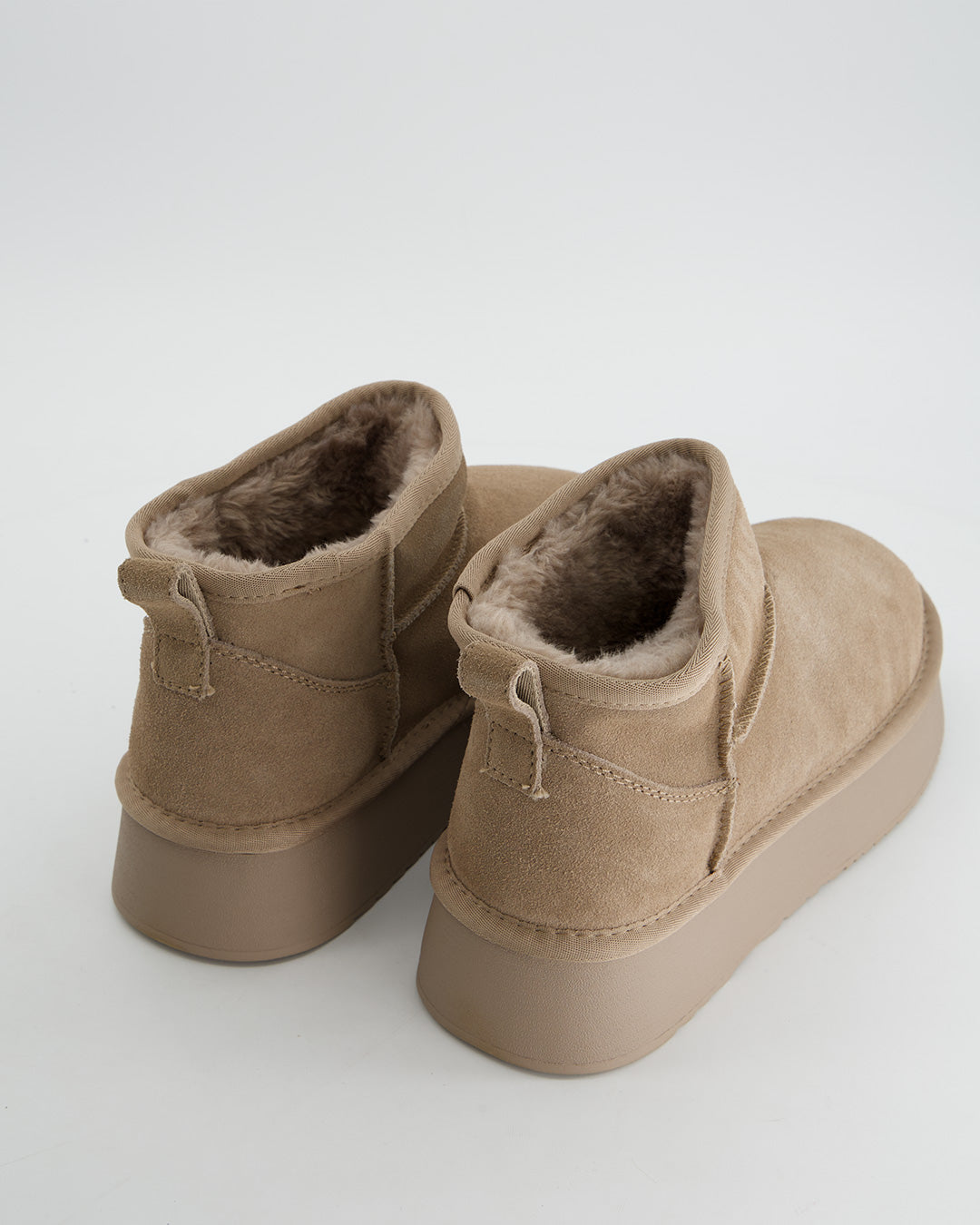Earth by Ulanka Miwa - Platform furry ankle boots