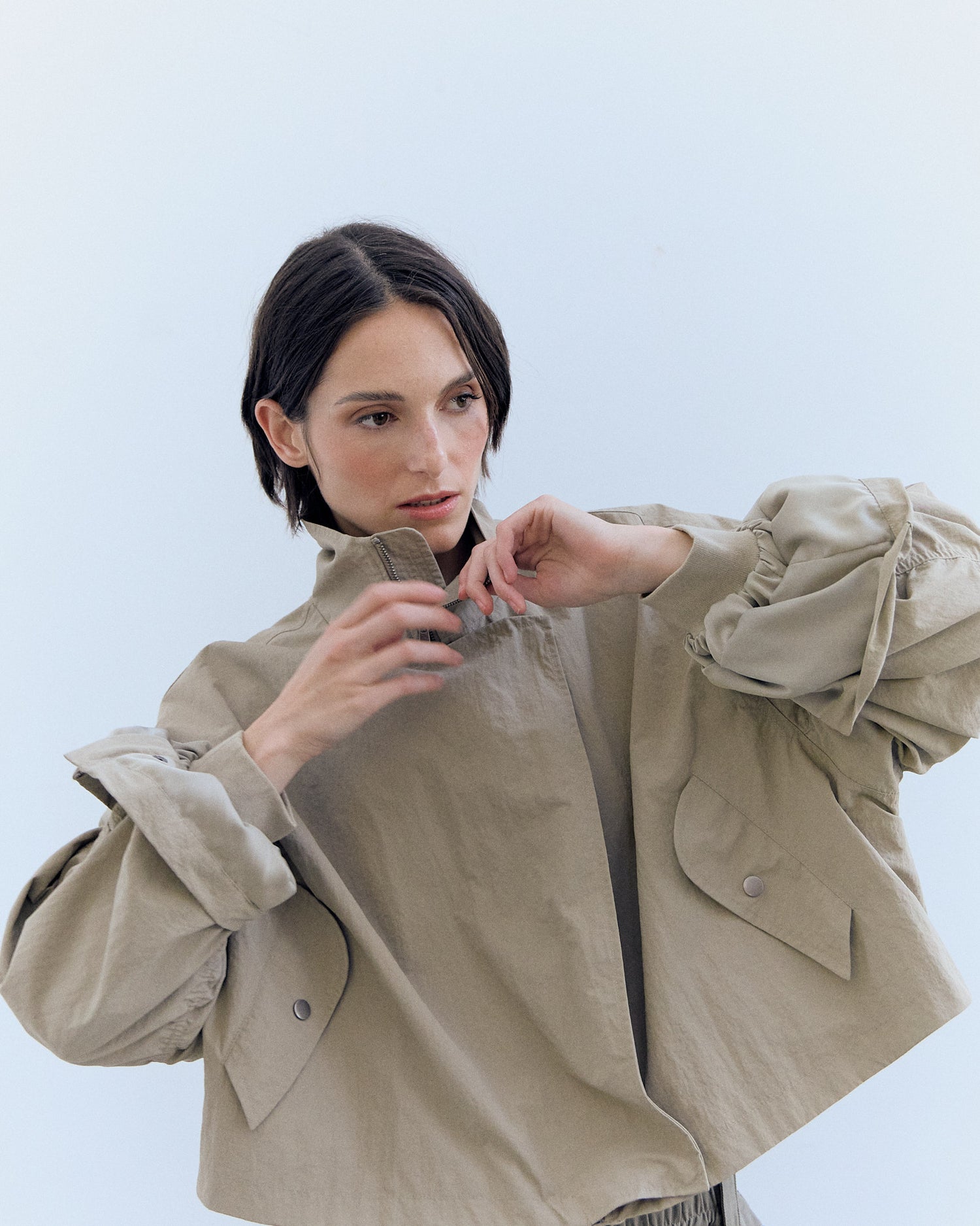 Chaqueta técnica de cuello alto con mangas fruncidas Gemms