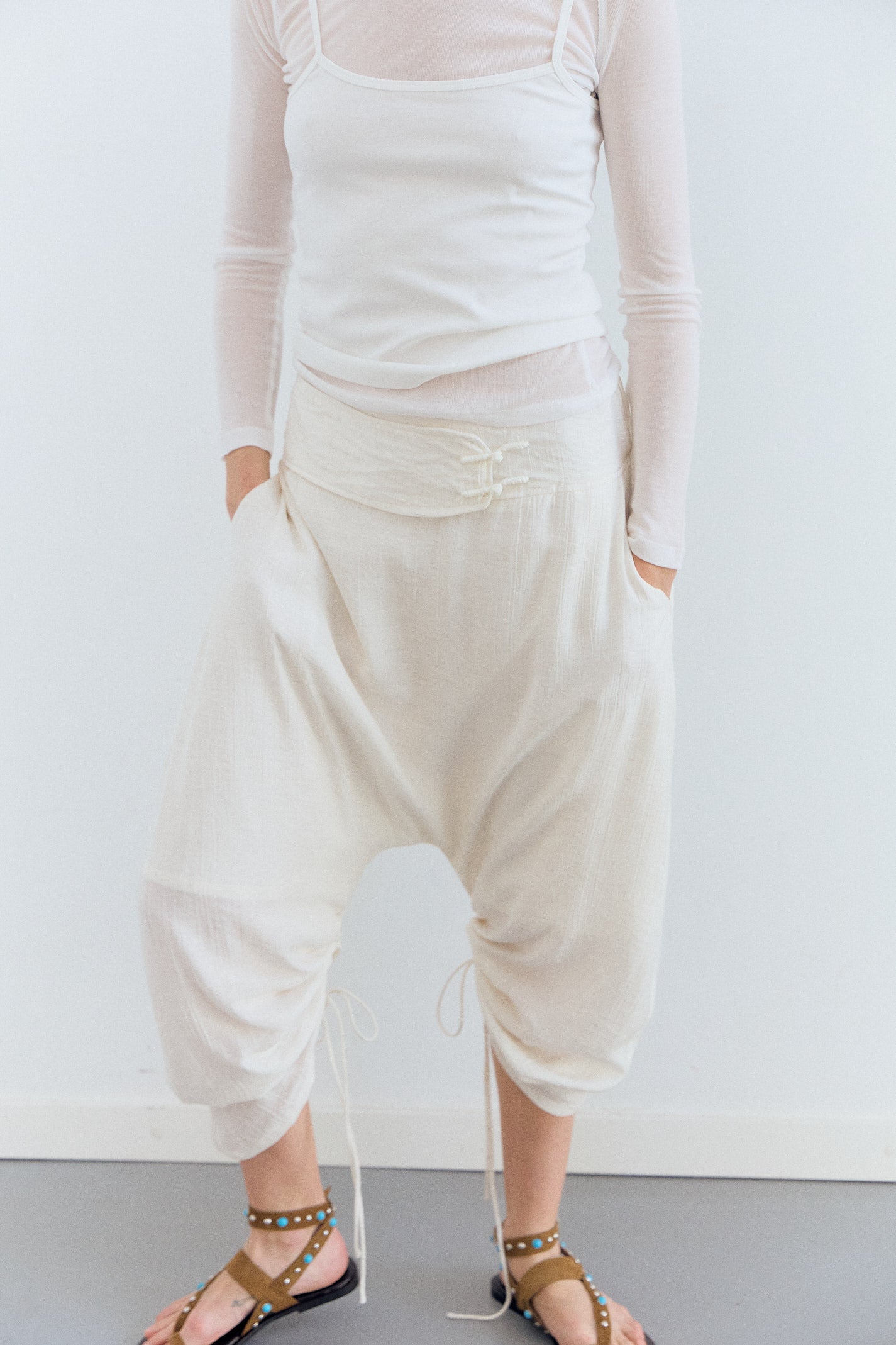 Pantalones low crotch con pernera ajustable - Sila