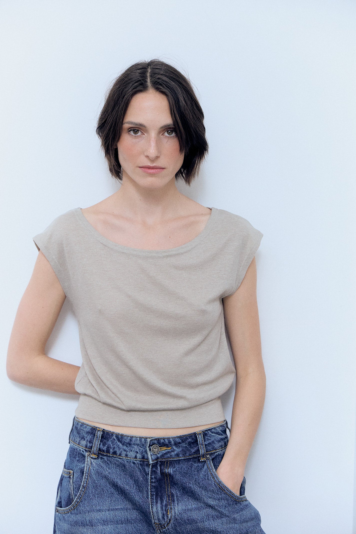 Short-sleeved top with fitted hem - Maree