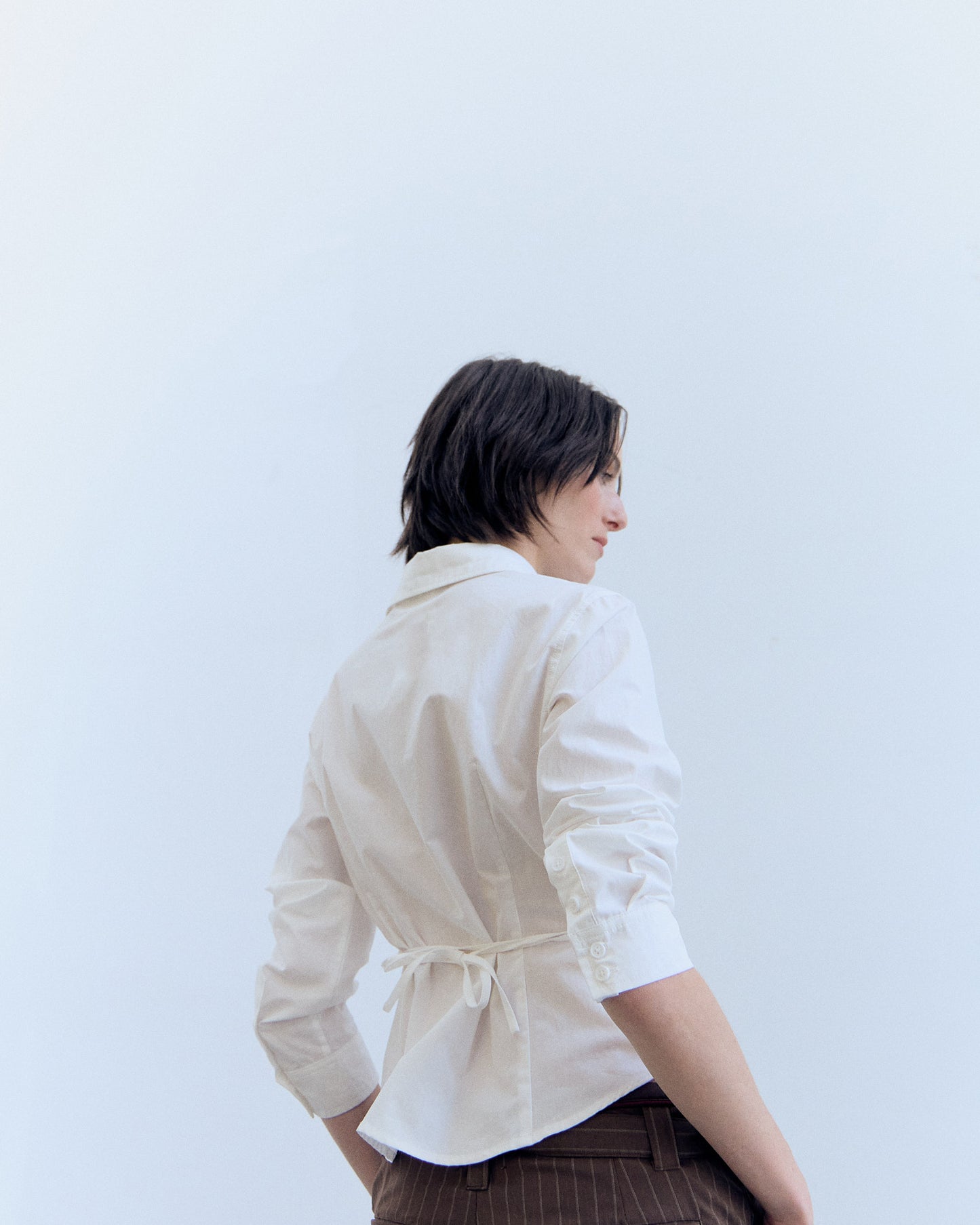 Camisa blanca con ajuste trasero - Mirae