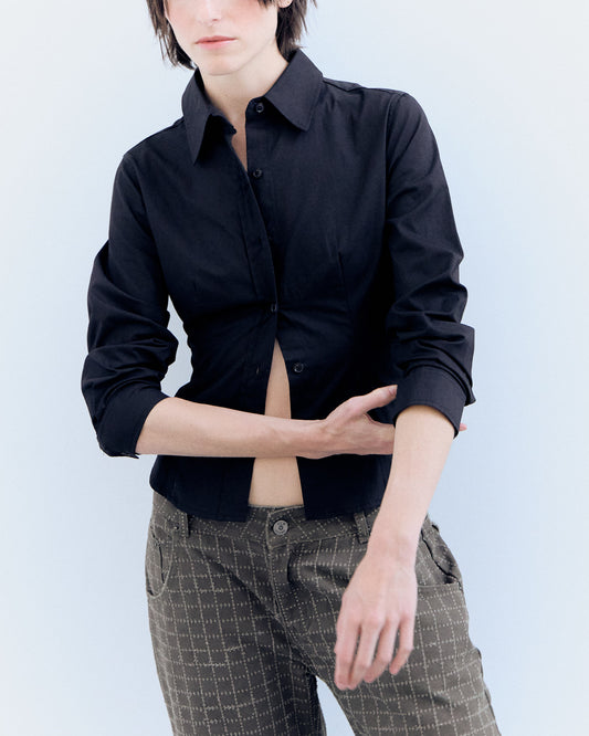 Camisa negra con ajuste trasero - Mirae