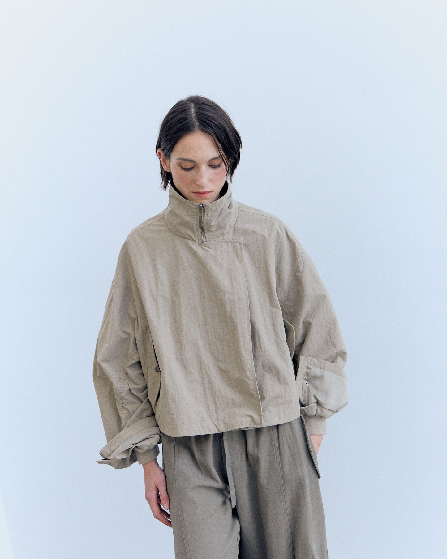 Chaqueta técnica de cuello alto con mangas fruncidas Gemms