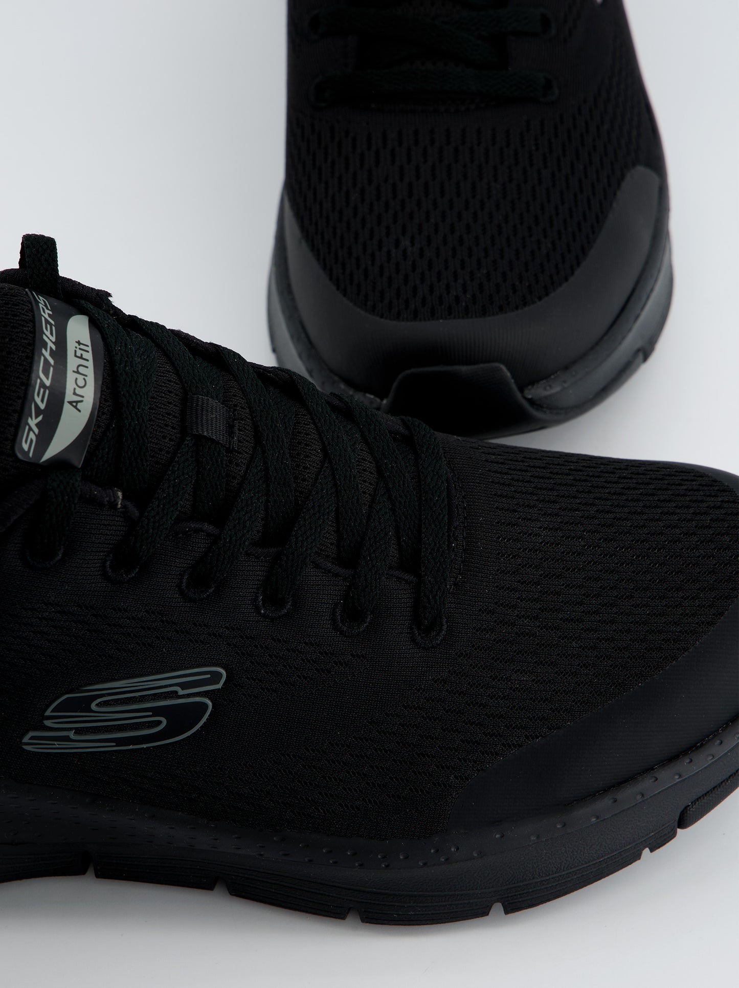 Skechers Arch Fit negro