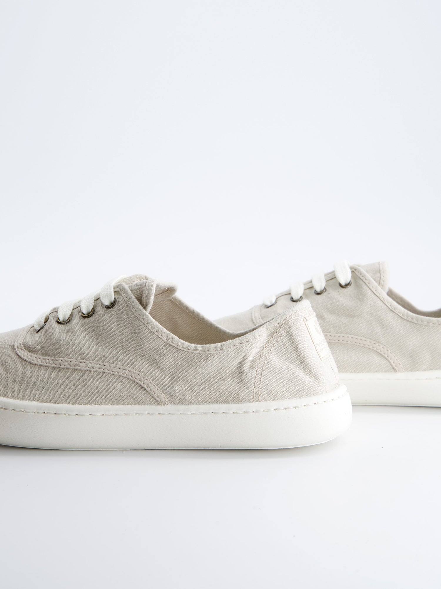 Victoria Barefoot Sneaker Beige