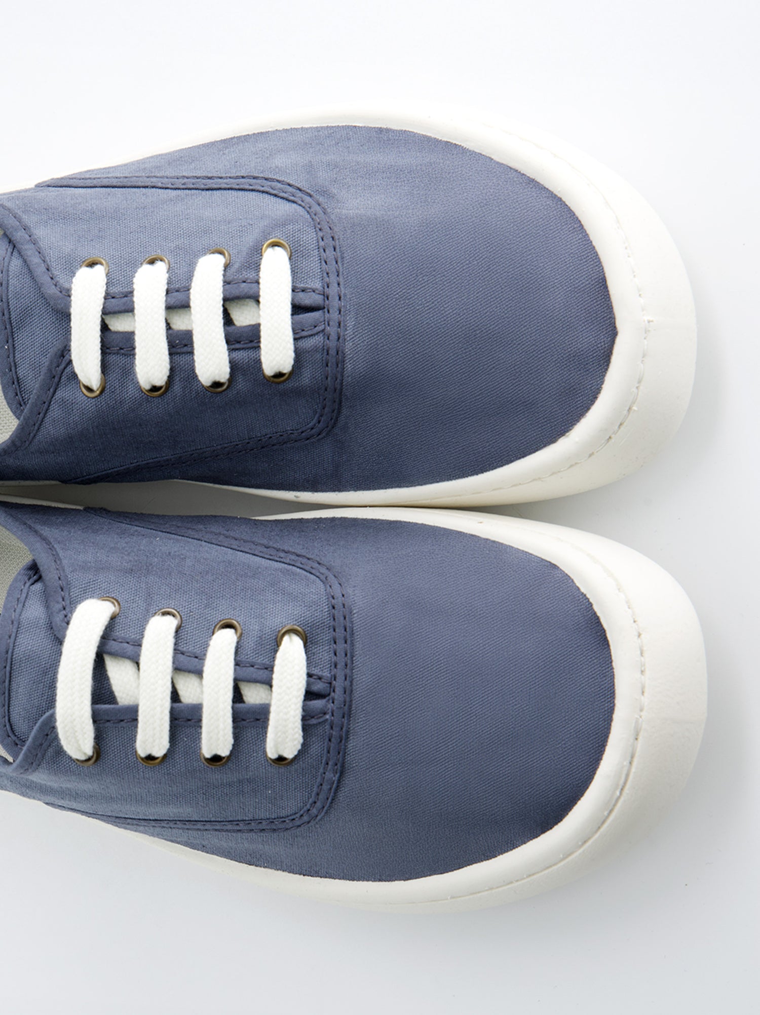 Victoria Barefoot Blue Sneaker