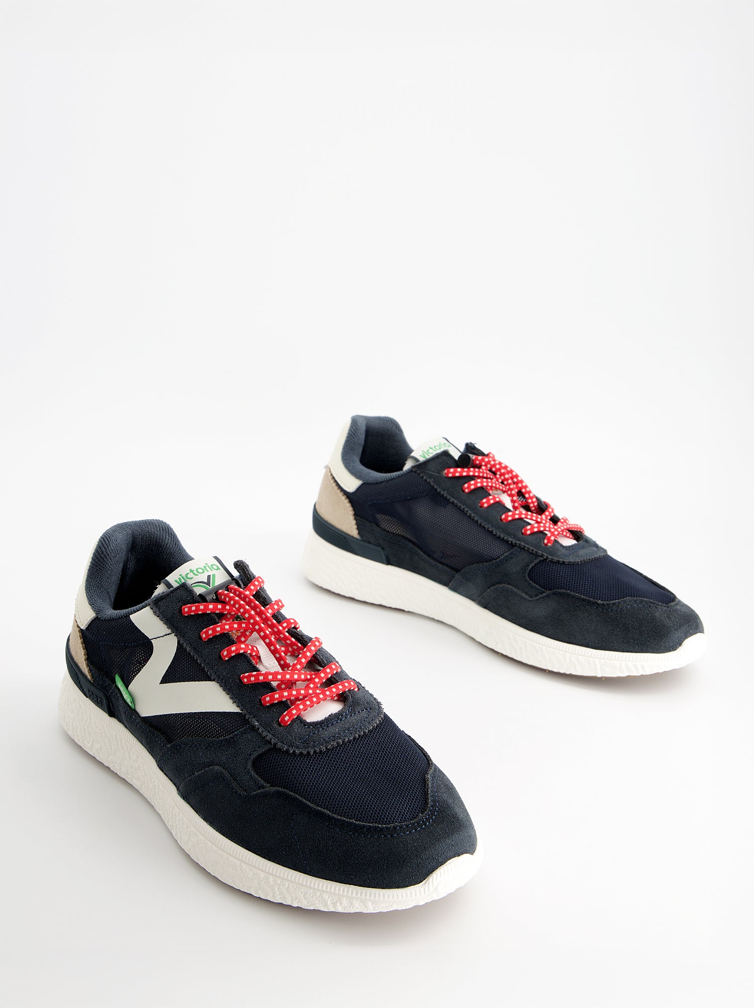 Zapatillas running retro detalles en ante - Victoria Wing Evo