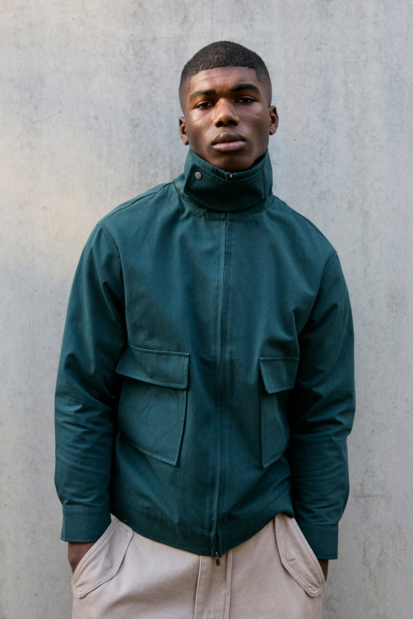 Chaqueta utilitaria de cuello alto Gulbi