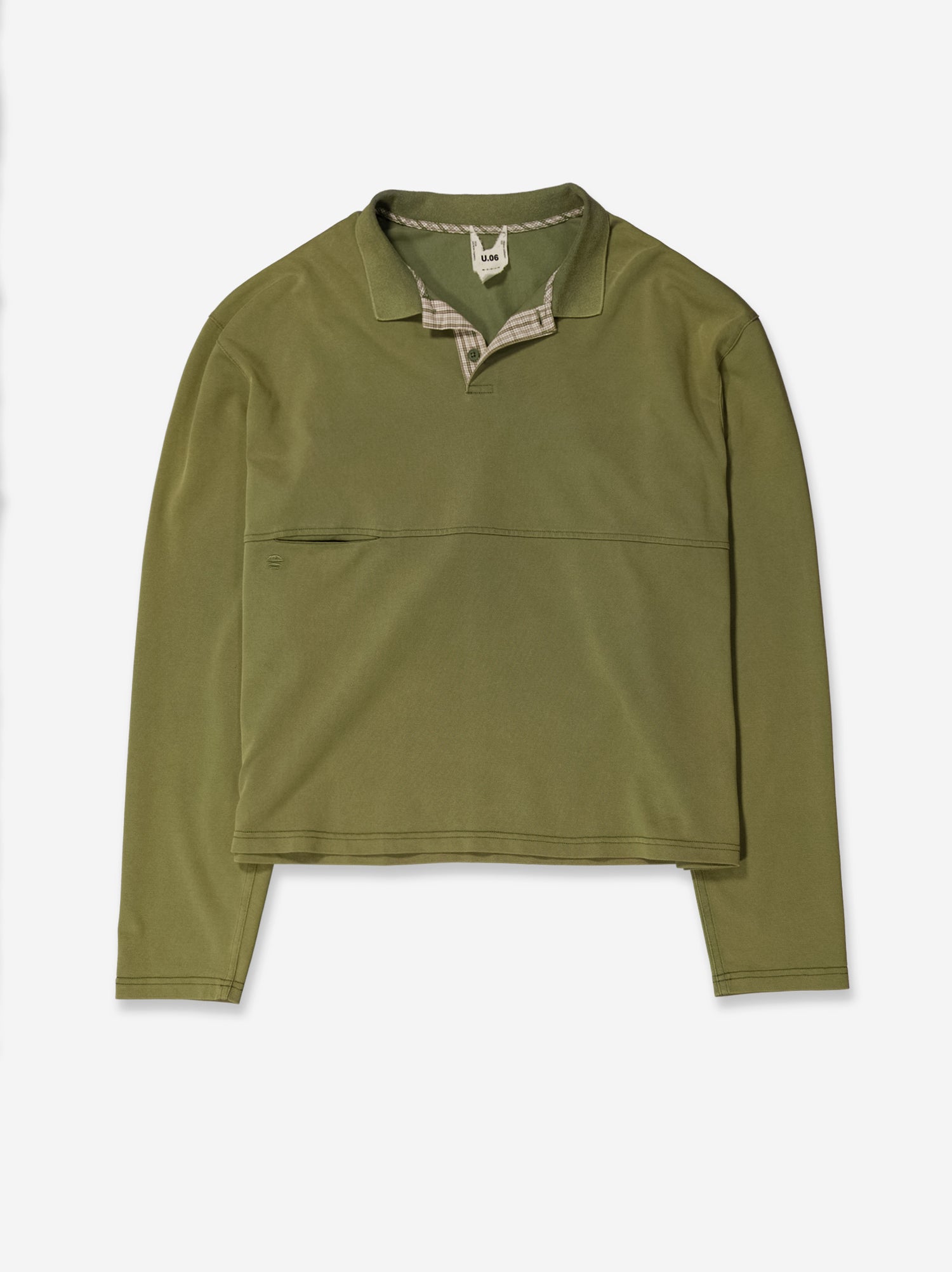 Camiseta verde con cuello abierto y detalle frontal - Poku